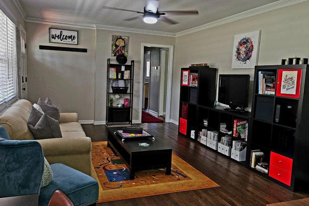 The Rhitreat, 2BR, 10 Min to Downtown & Airport view 2