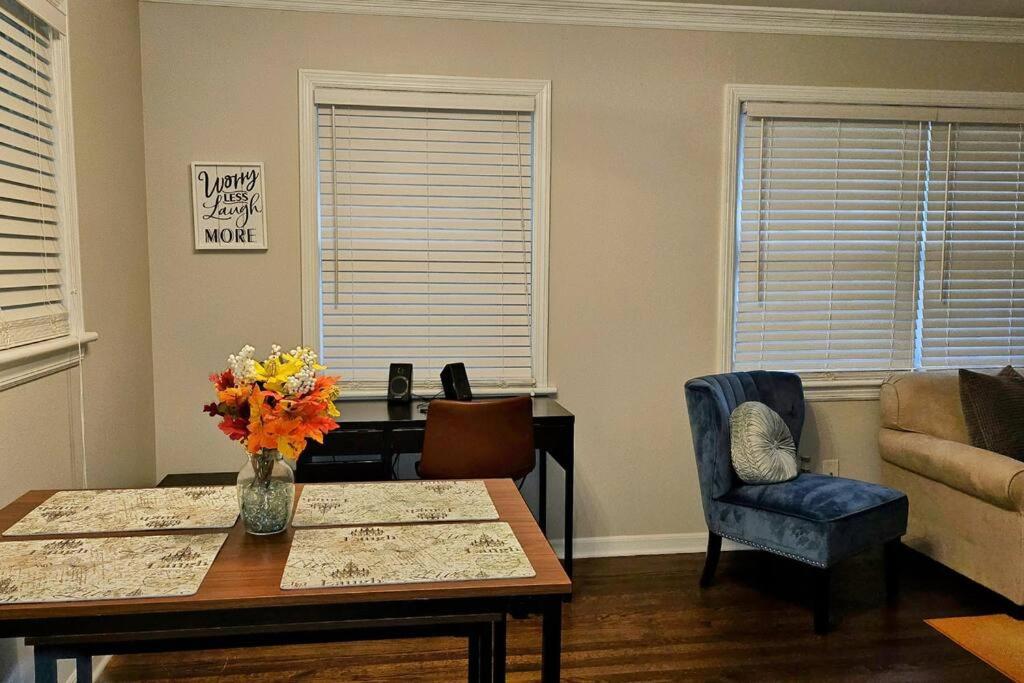 The Rhitreat, 2BR, 10 Min to Downtown & Airport view 4