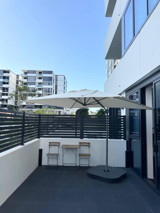 Brand new two-bed apartment free Netflix & parking