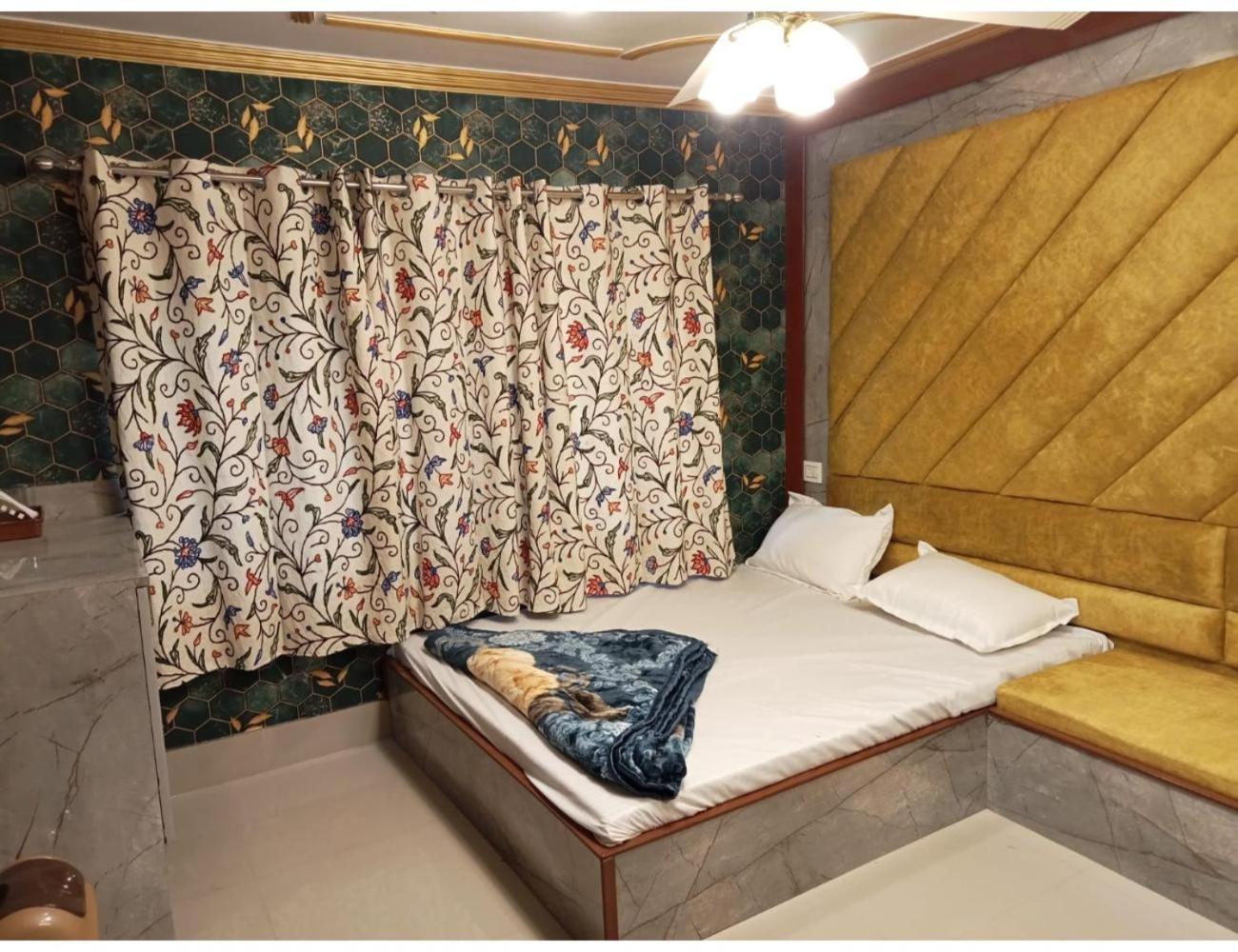HOTEL ROOMA Srinagar