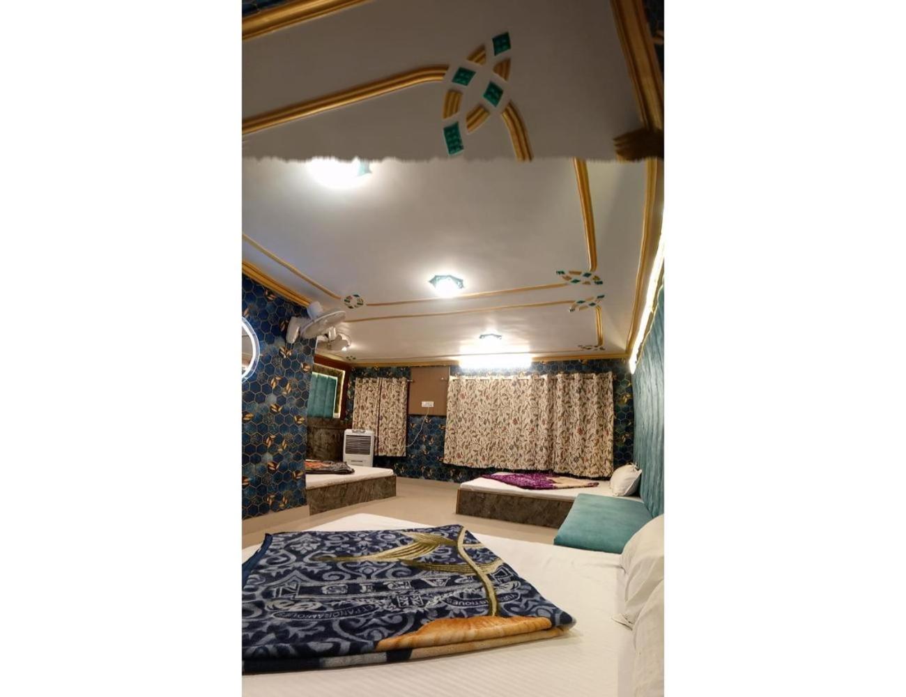 HOTEL ROOMA Srinagar