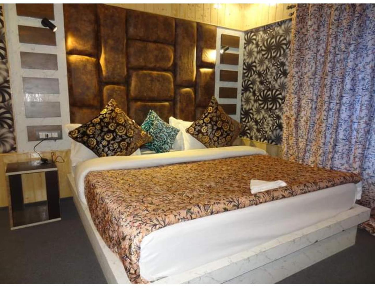 HOTEL ROOMA Srinagar