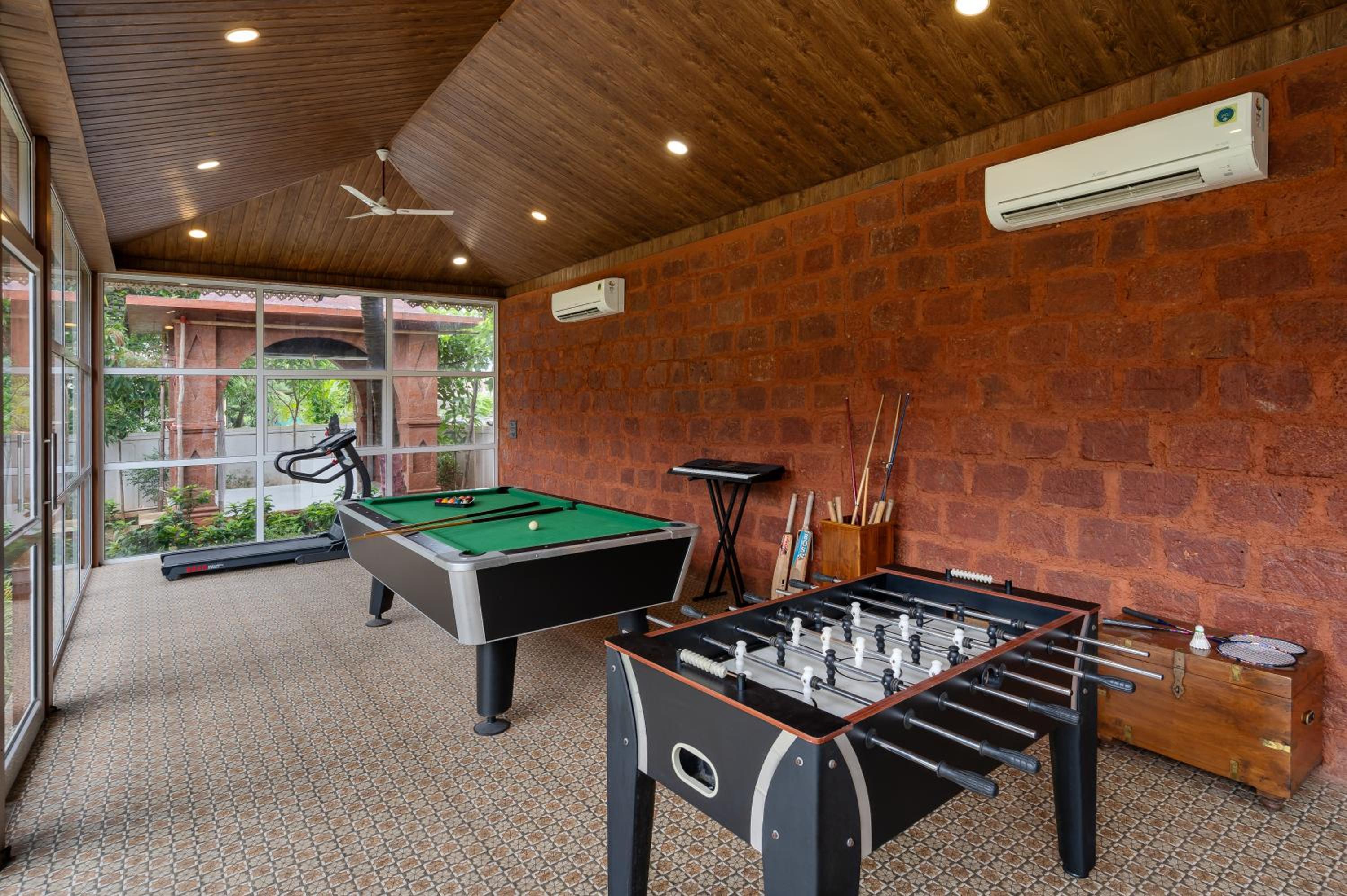 SaffronStays Euphoria Shores - 6BR villa with bar counter, pool & lawns 400m from Kihim Beach in Alibaug
