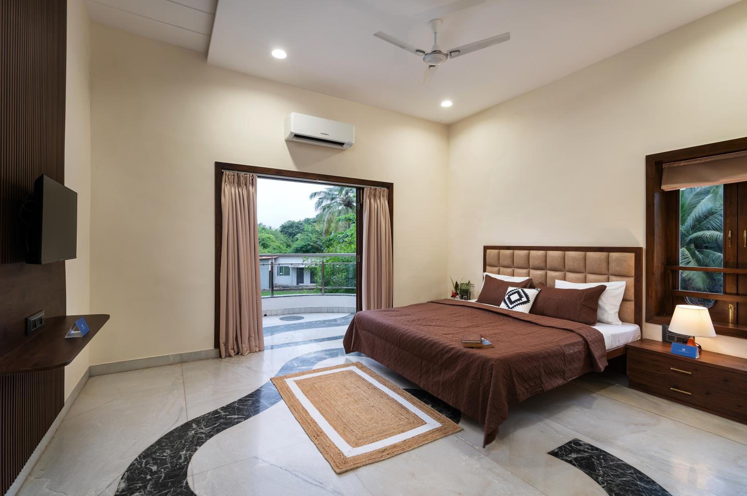 SaffronStays Euphoria Shores - 6BR villa with bar counter, pool & lawns 400m from Kihim Beach in Alibaug