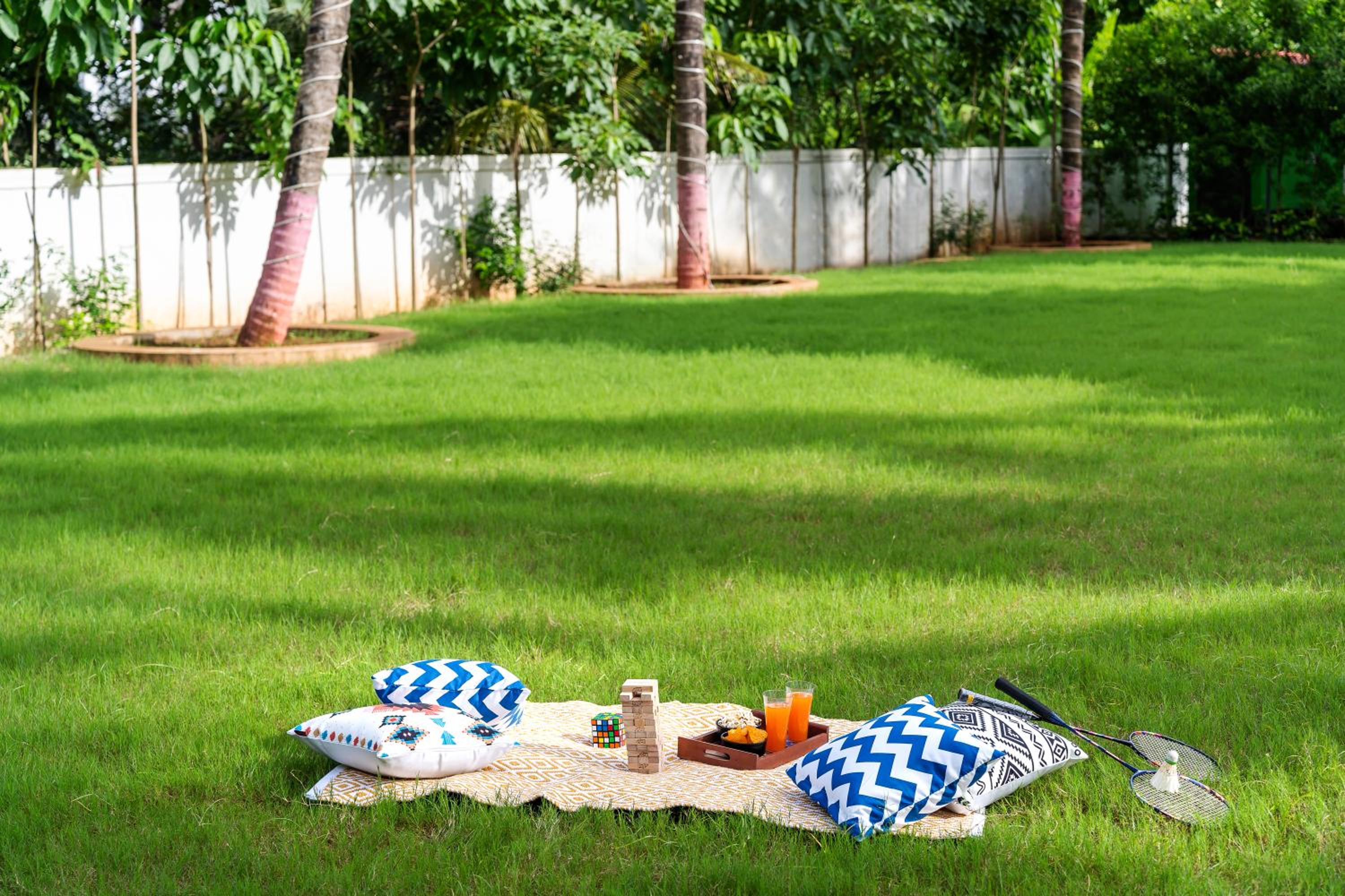 SaffronStays Euphoria Shores - 6BR villa with bar counter, pool & lawns 400m from Kihim Beach in Alibaug