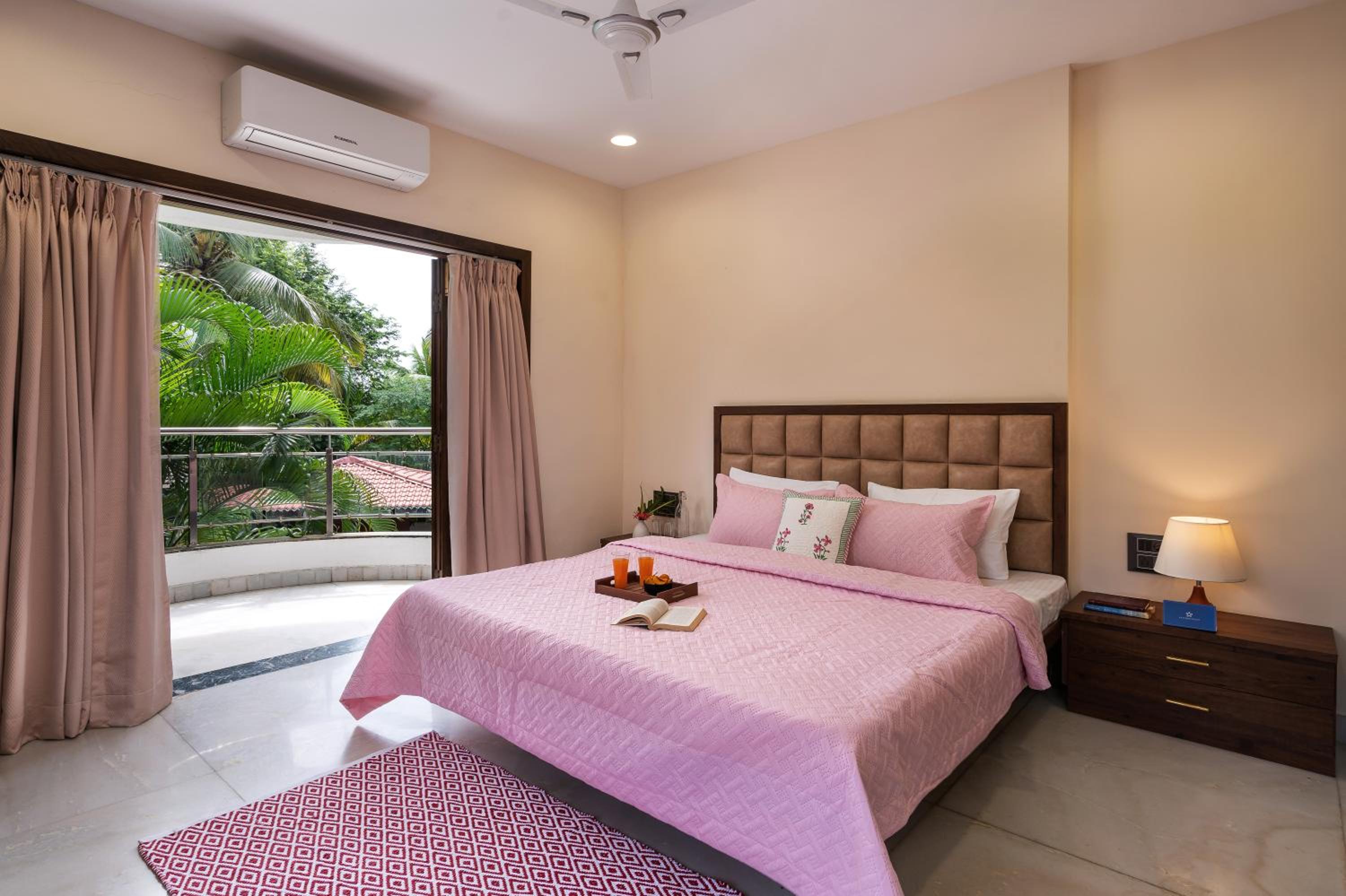 SaffronStays Euphoria Shores - 6BR villa with bar counter, pool & lawns 400m from Kihim Beach in Alibaug