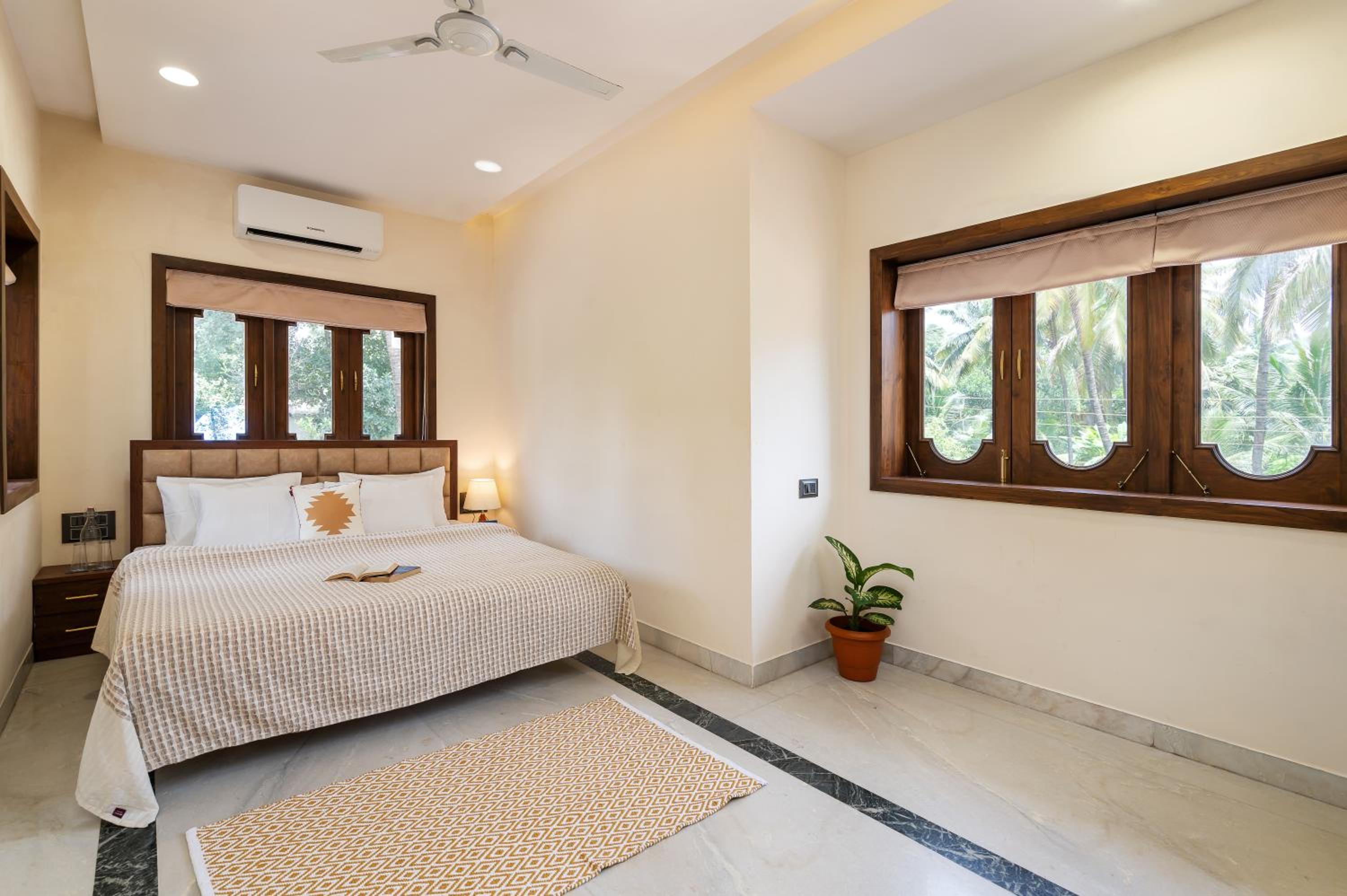 SaffronStays Euphoria Shores - 6BR villa with bar counter, pool & lawns 400m from Kihim Beach in Alibaug