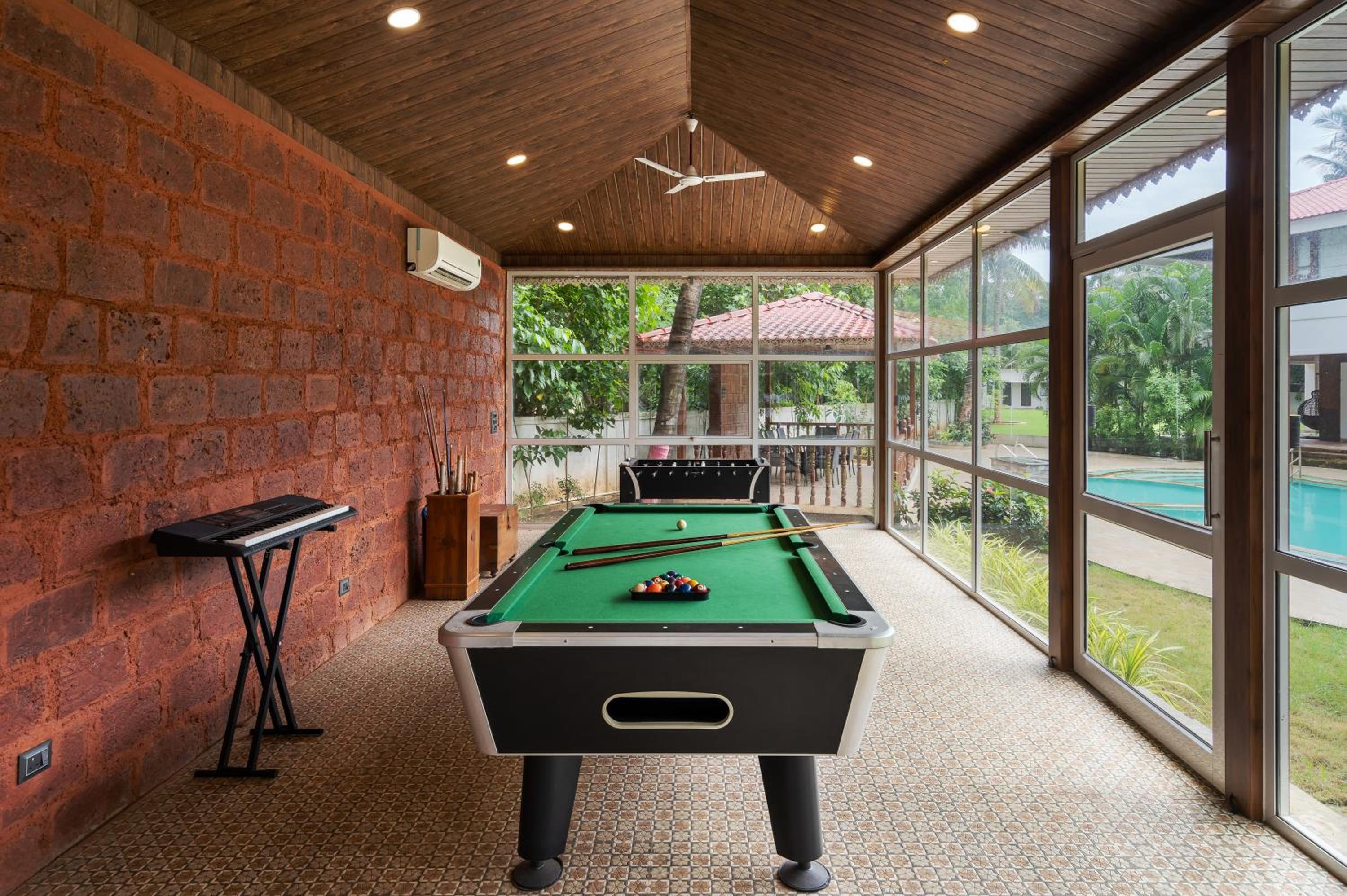 SaffronStays Euphoria Shores - 6BR villa with bar counter, pool & lawns 400m from Kihim Beach in Alibaug