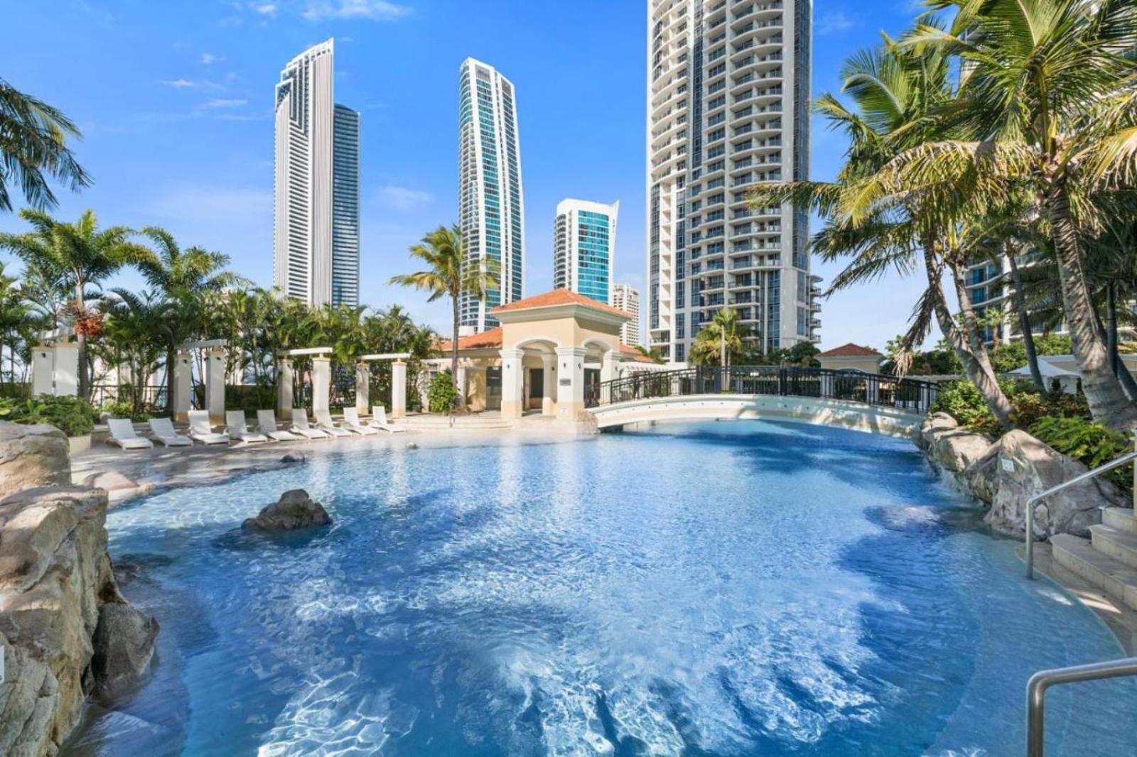 Tropical Luxurious Retreat