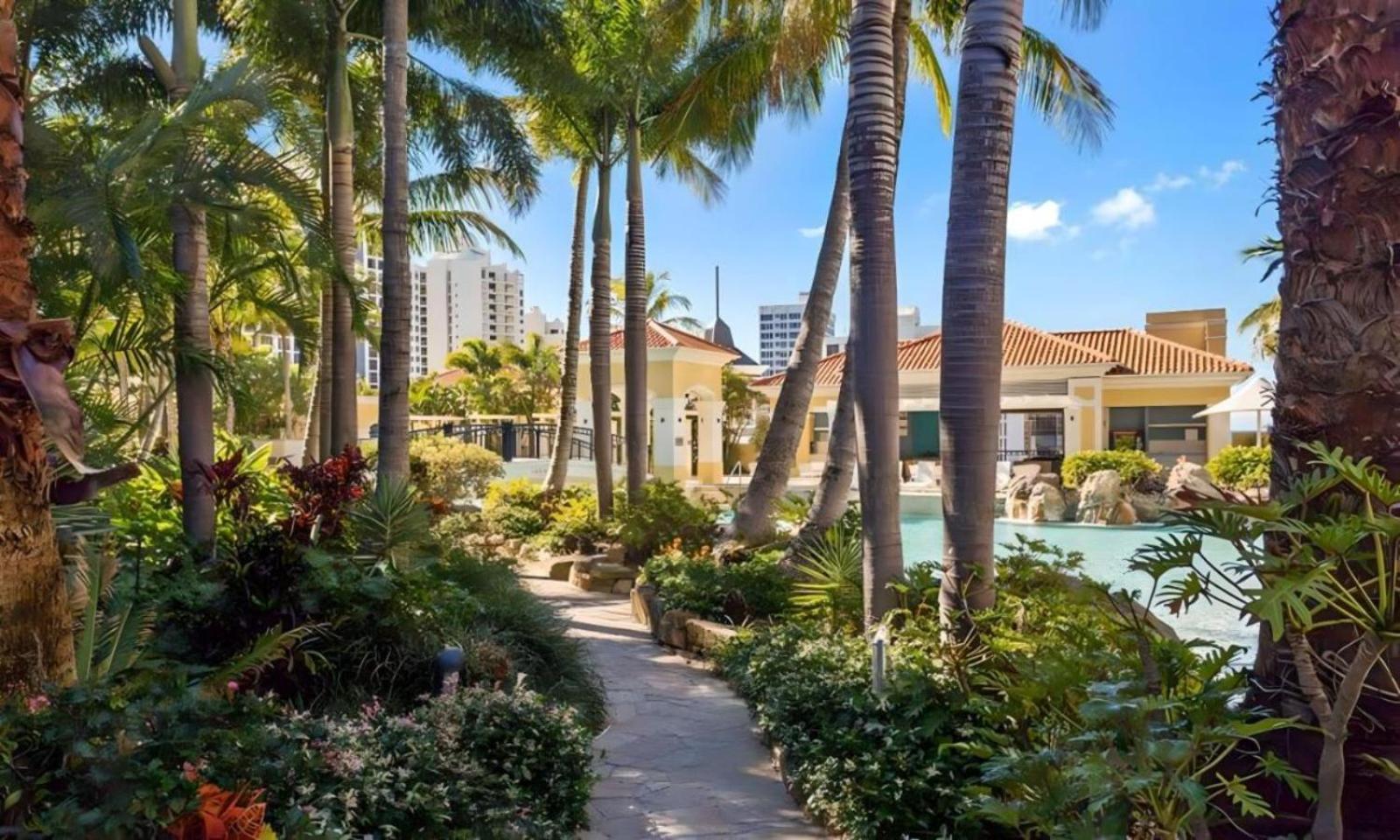 Tropical Luxurious Retreat
