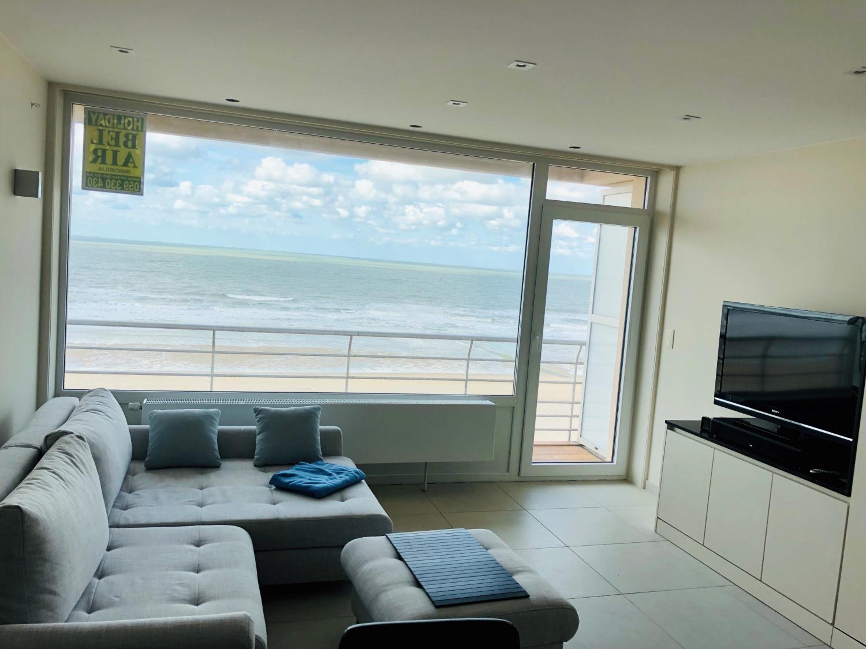 Modern Studio with Spectacular Sea View T88
