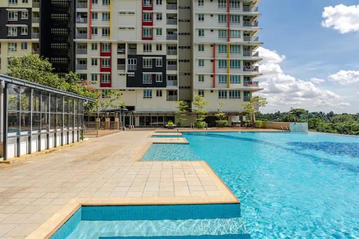 Spacious 3BR Condo in Residensi Suasana Damai photo 3