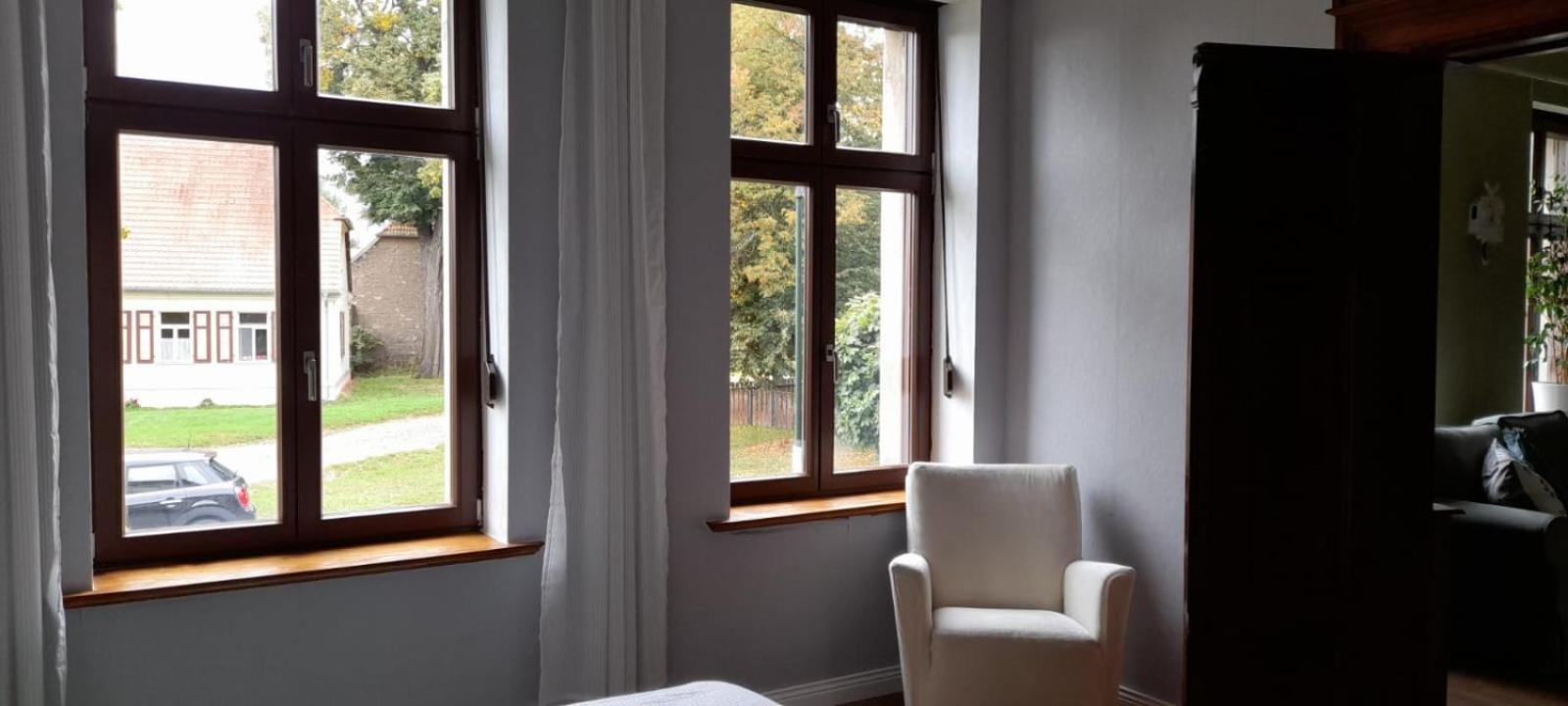 Hübscher Wohnen-Geräumige Ferienwohnung im Gutshaus nahe Saale und Elbe