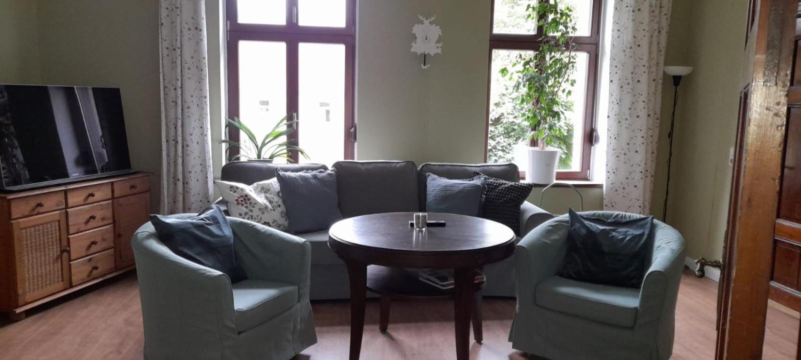 Hübscher Wohnen-Geräumige Ferienwohnung im Gutshaus nahe Saale und Elbe