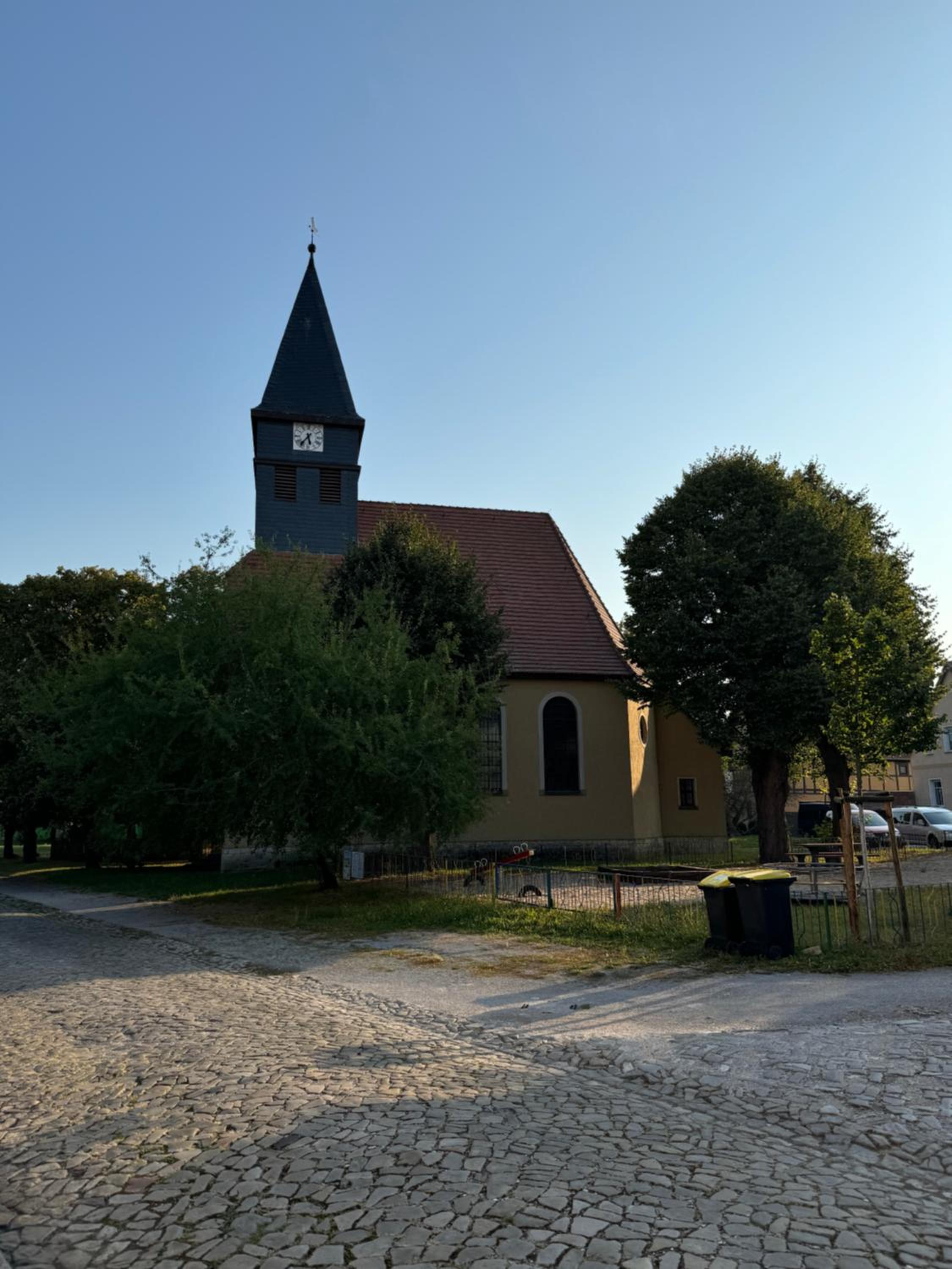 Hübscher Wohnen-Geräumige Ferienwohnung im Gutshaus nahe Saale und Elbe