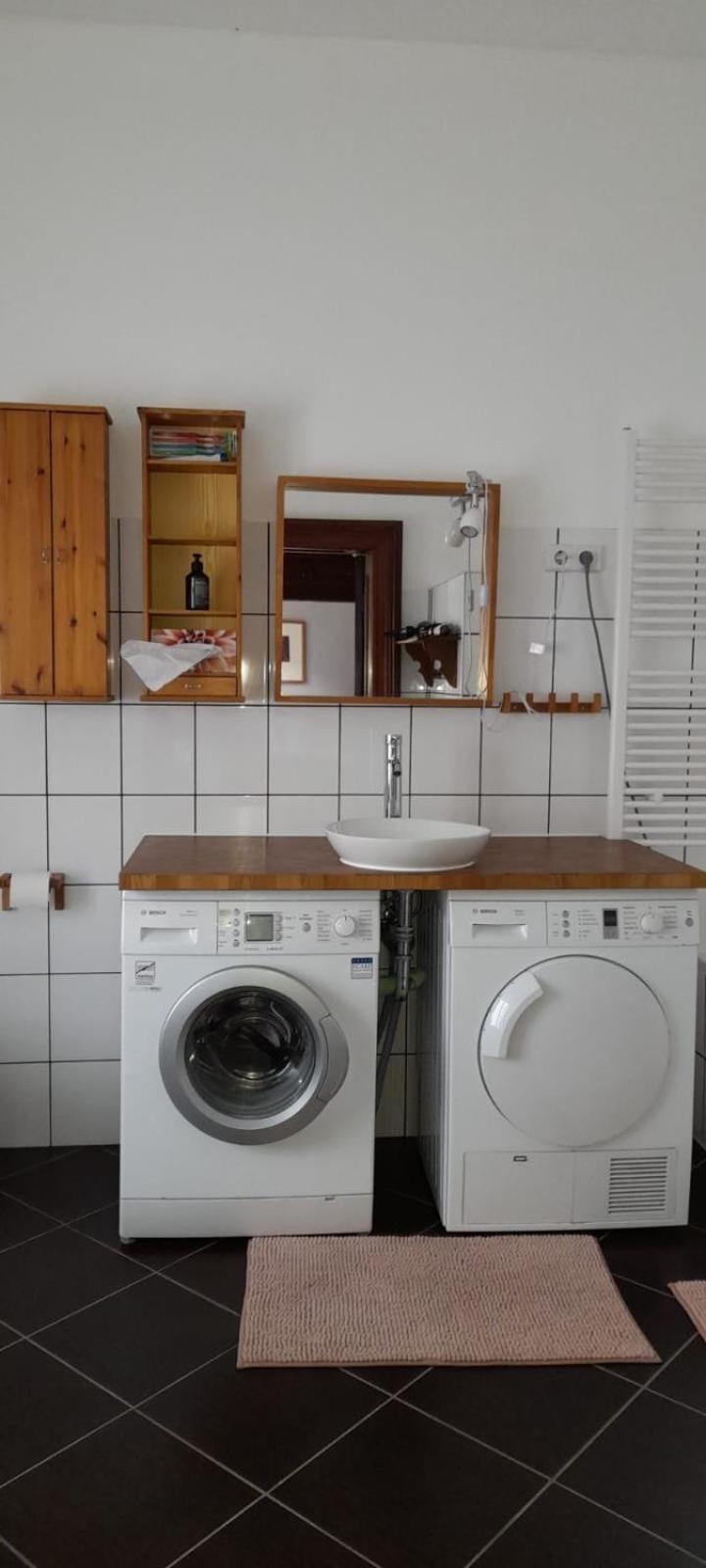 Hübscher Wohnen-Geräumige Ferienwohnung im Gutshaus nahe Saale und Elbe