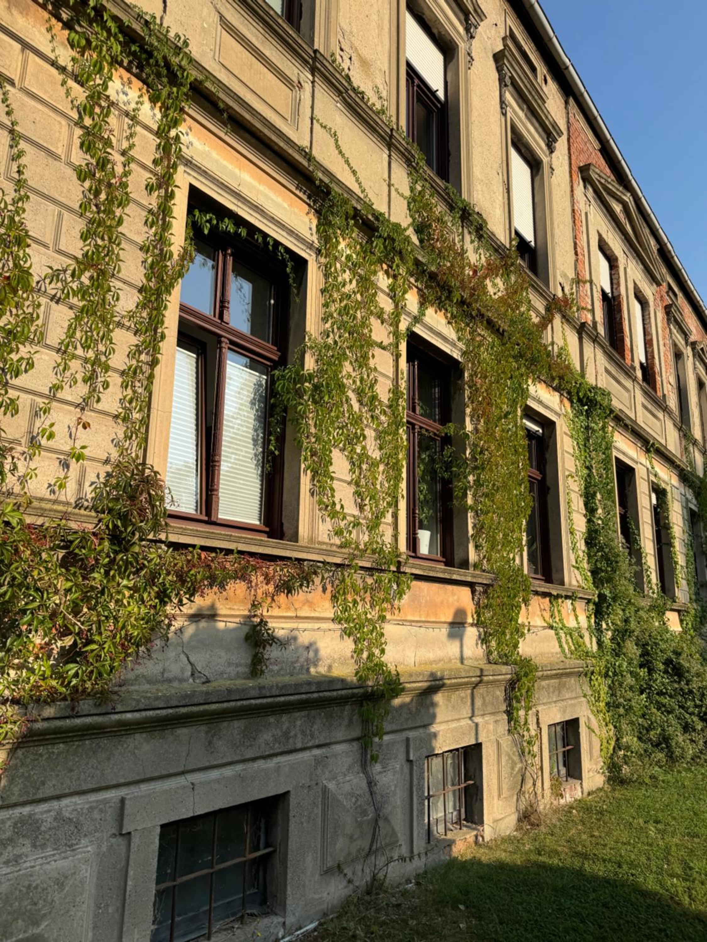 Hübscher Wohnen-Geräumige Ferienwohnung im Gutshaus nahe Saale und Elbe