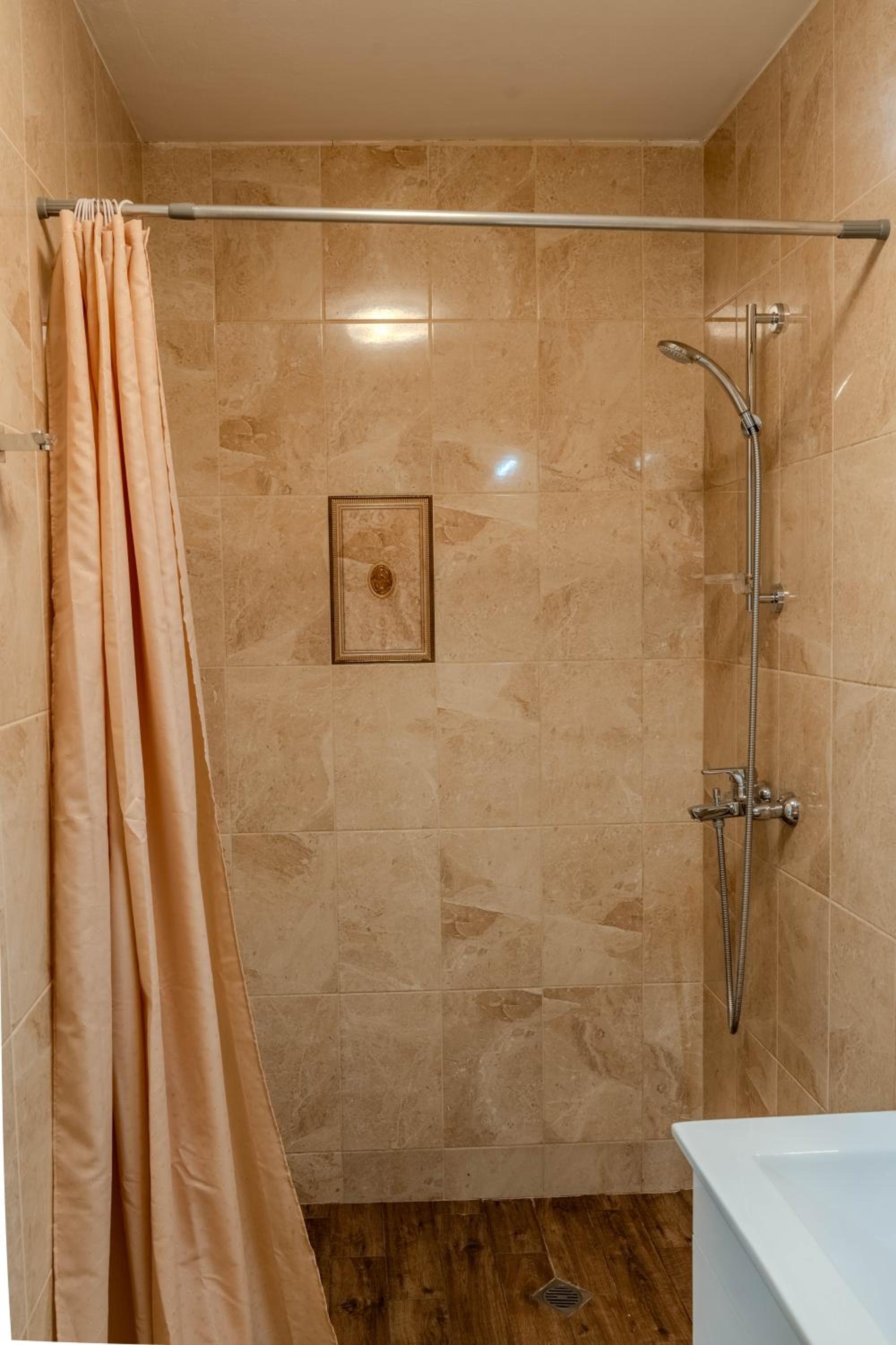 Apartment in Evargreen complex with Terrace