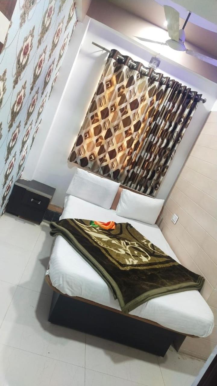 HOTELKARNAWATi