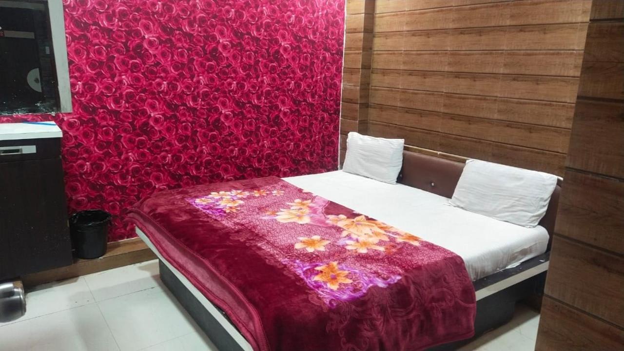 HOTELKARNAWATi