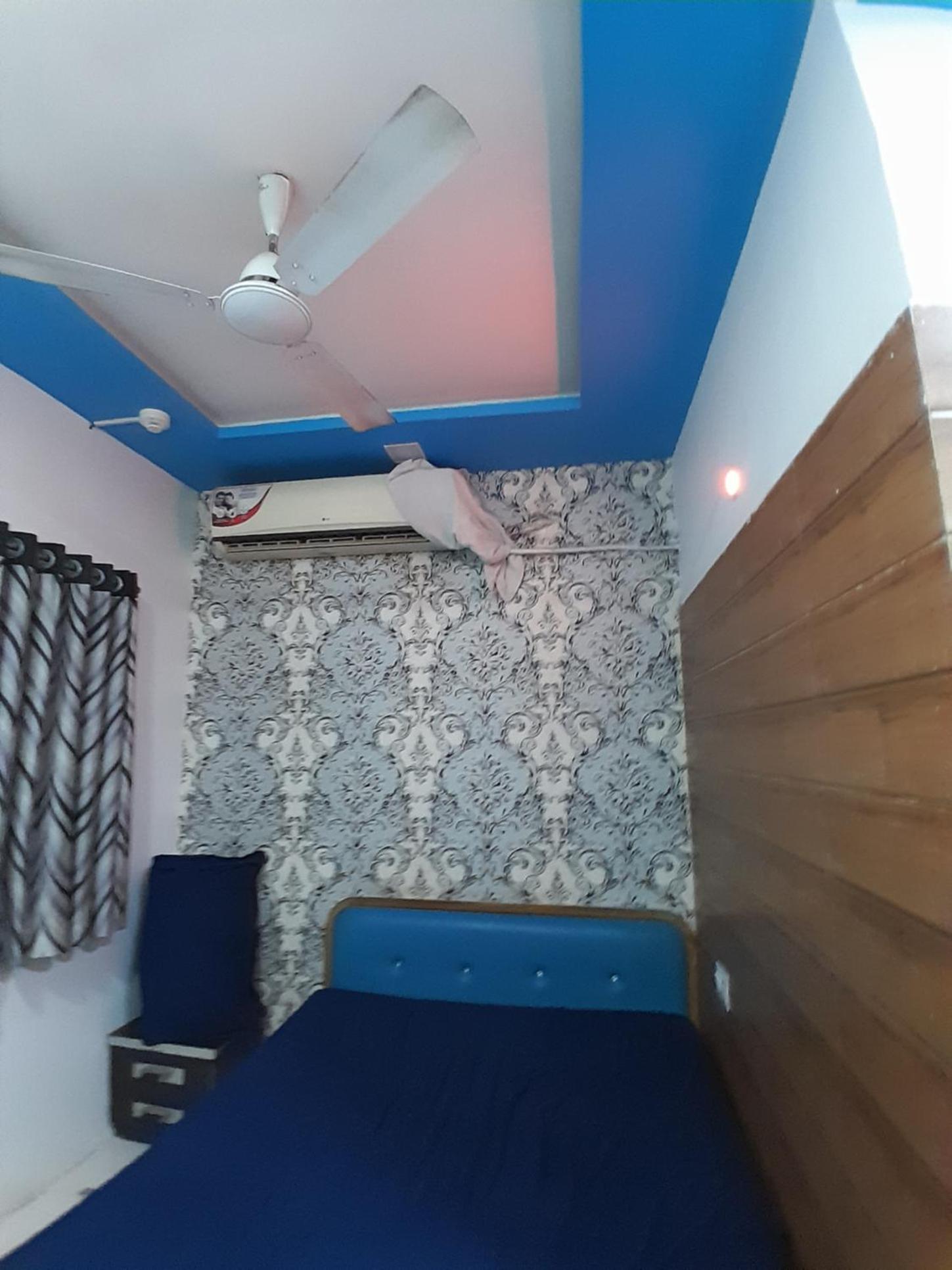HOTELKARNAWATi