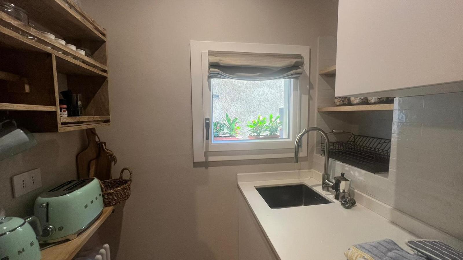 Casa Melox en Lezzeno — kitchen