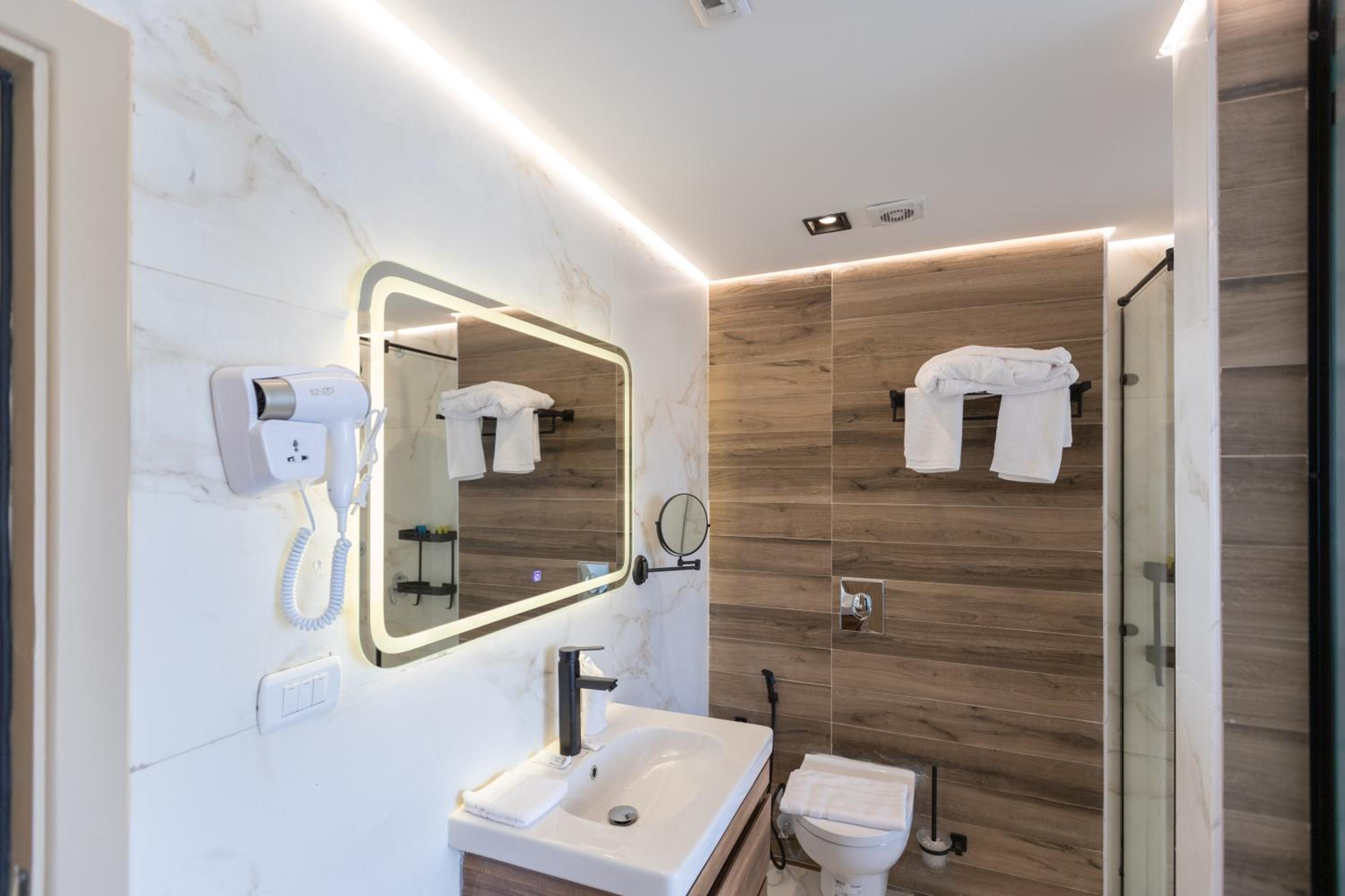 The Platinum Pyramid view inn