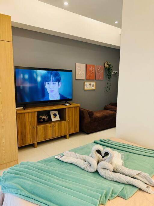 Staycation in Mckinley walking distance to Venice Mall view 5