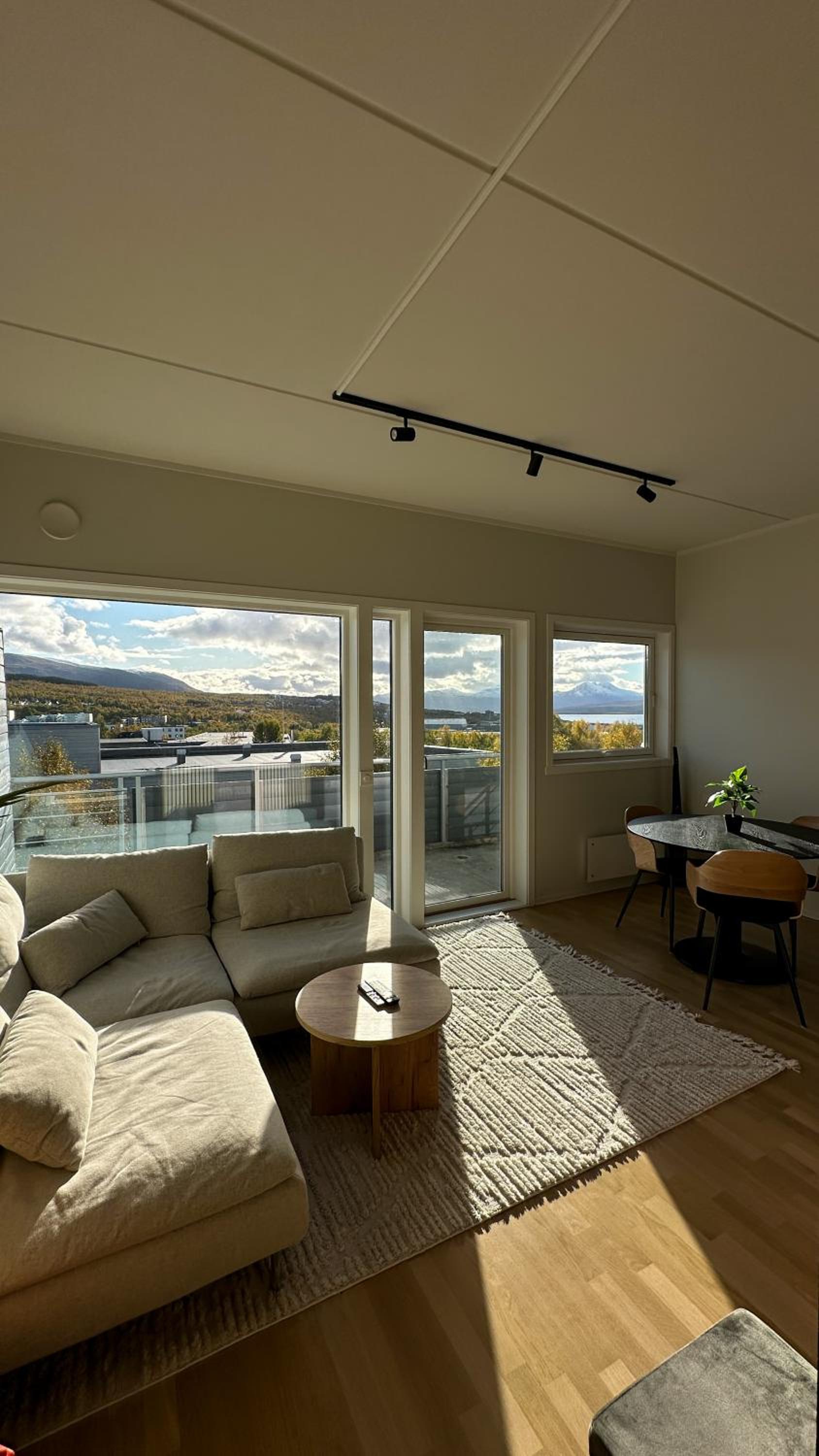 Top floor apartment with view view 3