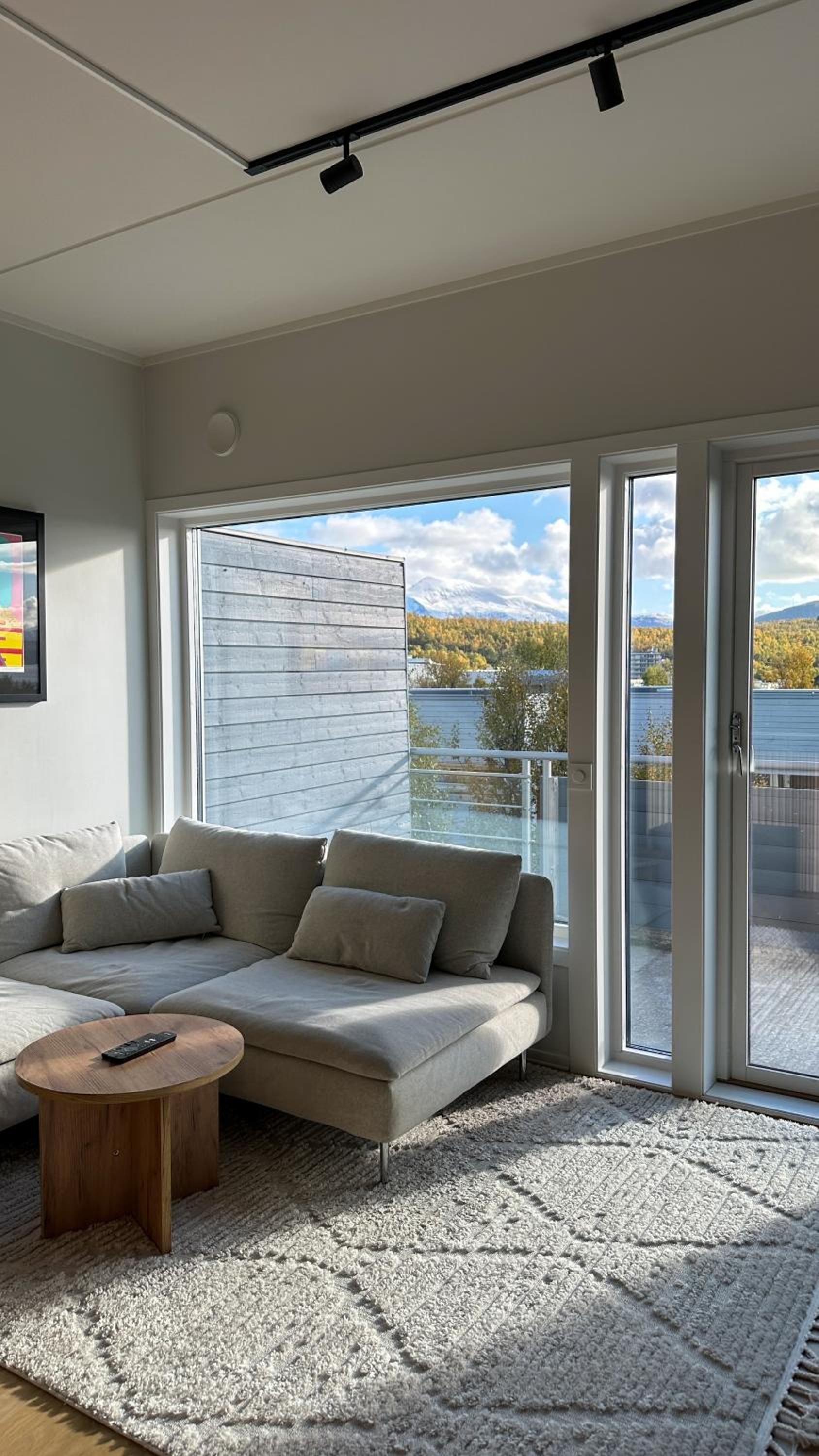 Top floor apartment with view view 2