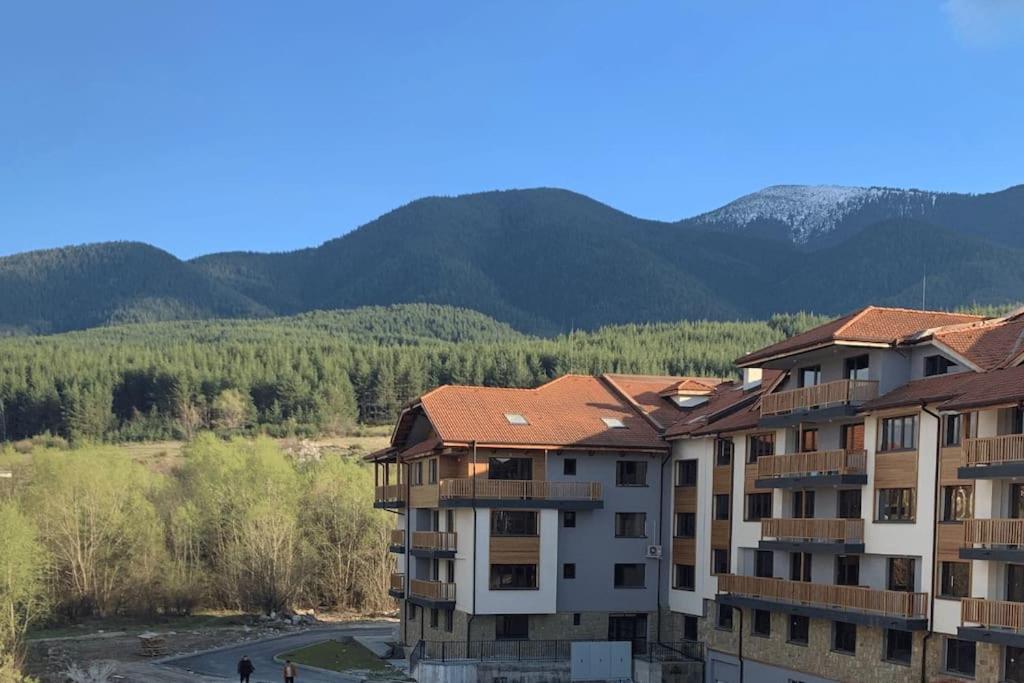 Mountain View Apartment with Balcony & Ski Access nearby - Serendipity