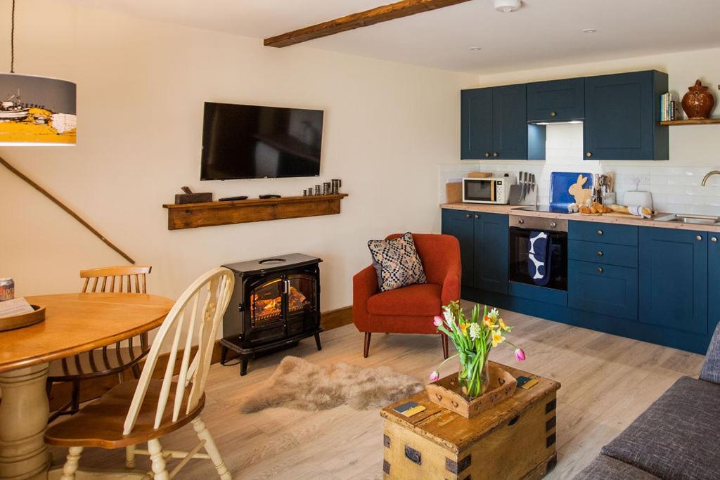 Hayne Barn Estate 6 Luxury Lodges with private hot-tubs AND 1 studio without hot-tub, photo 25