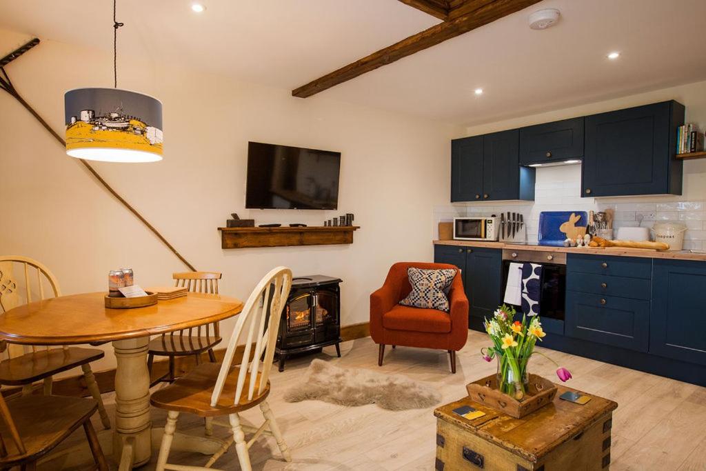 Hayne Barn Estate 6 Luxury Lodges with private hot-tubs AND 1 studio without hot-tub