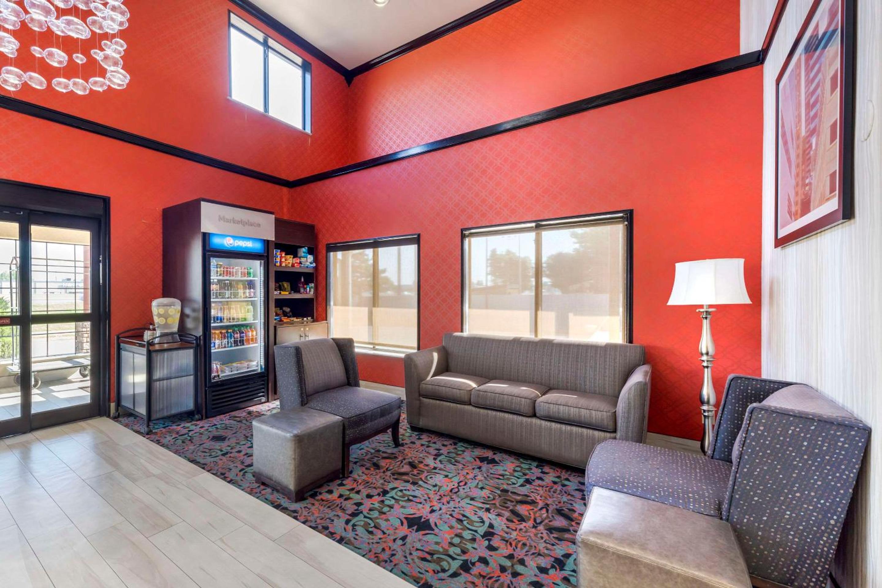 Oklahoma City Vacations - Comfort Suites Fairgrounds West - Property Image 9