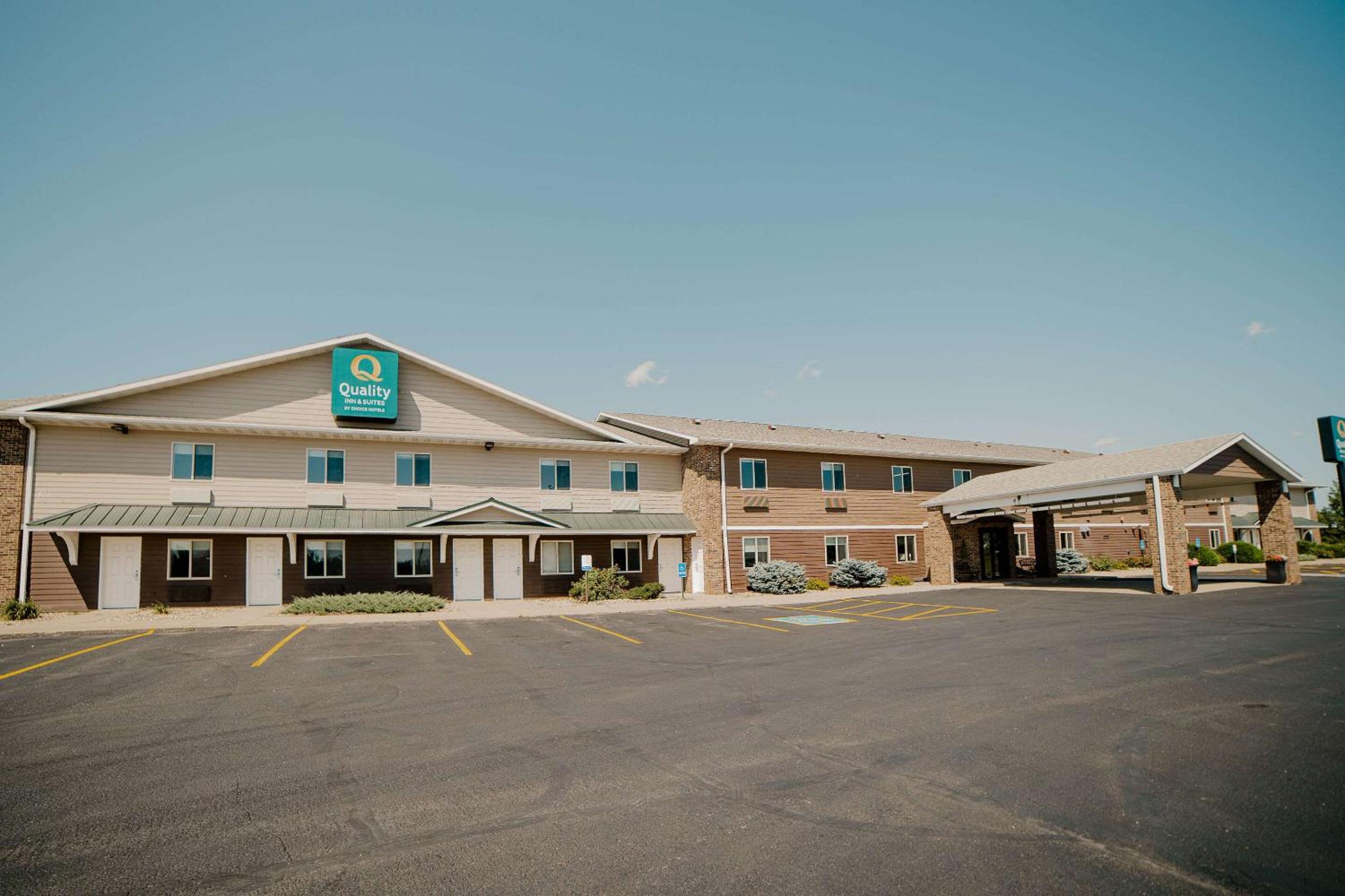 Watertown Vacations - Quality Inn  Suites Watertown near Prairie Lakes Ice Arena - Property Image 1