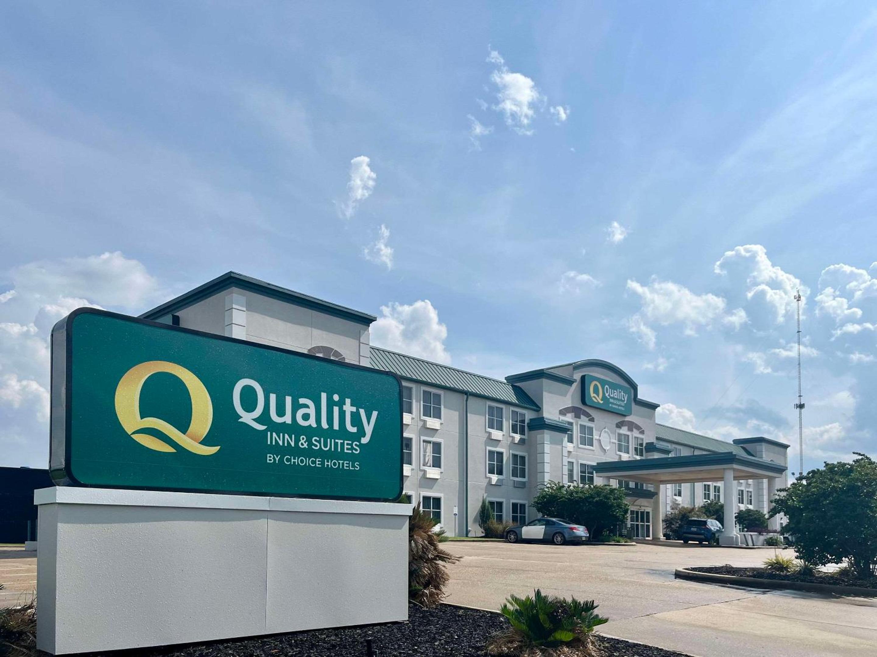 Monroe Vacations - Quality Inn  Suites - Property Image 1