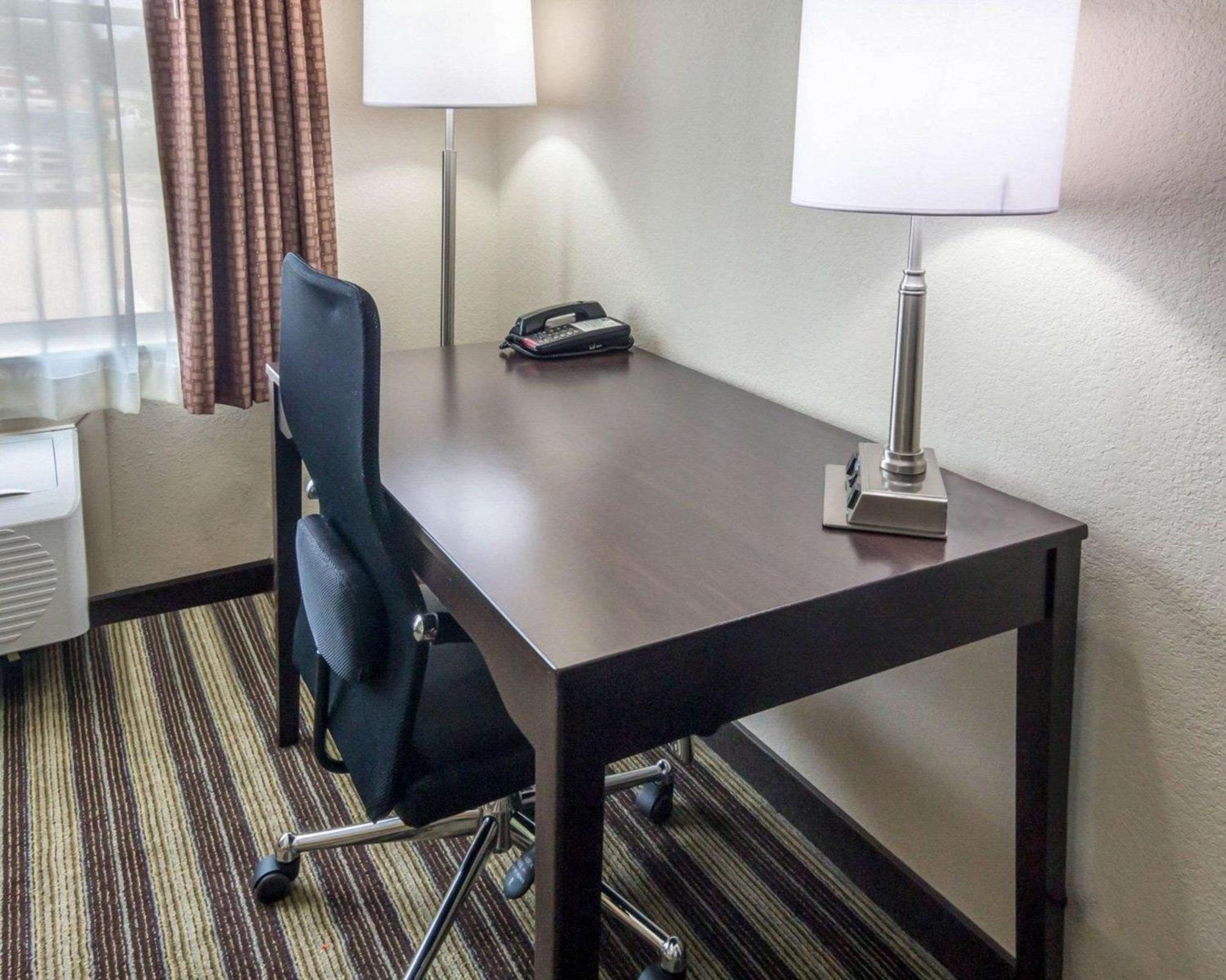 West Monroe Vacations - Quality Inn Suites - Property Image 21