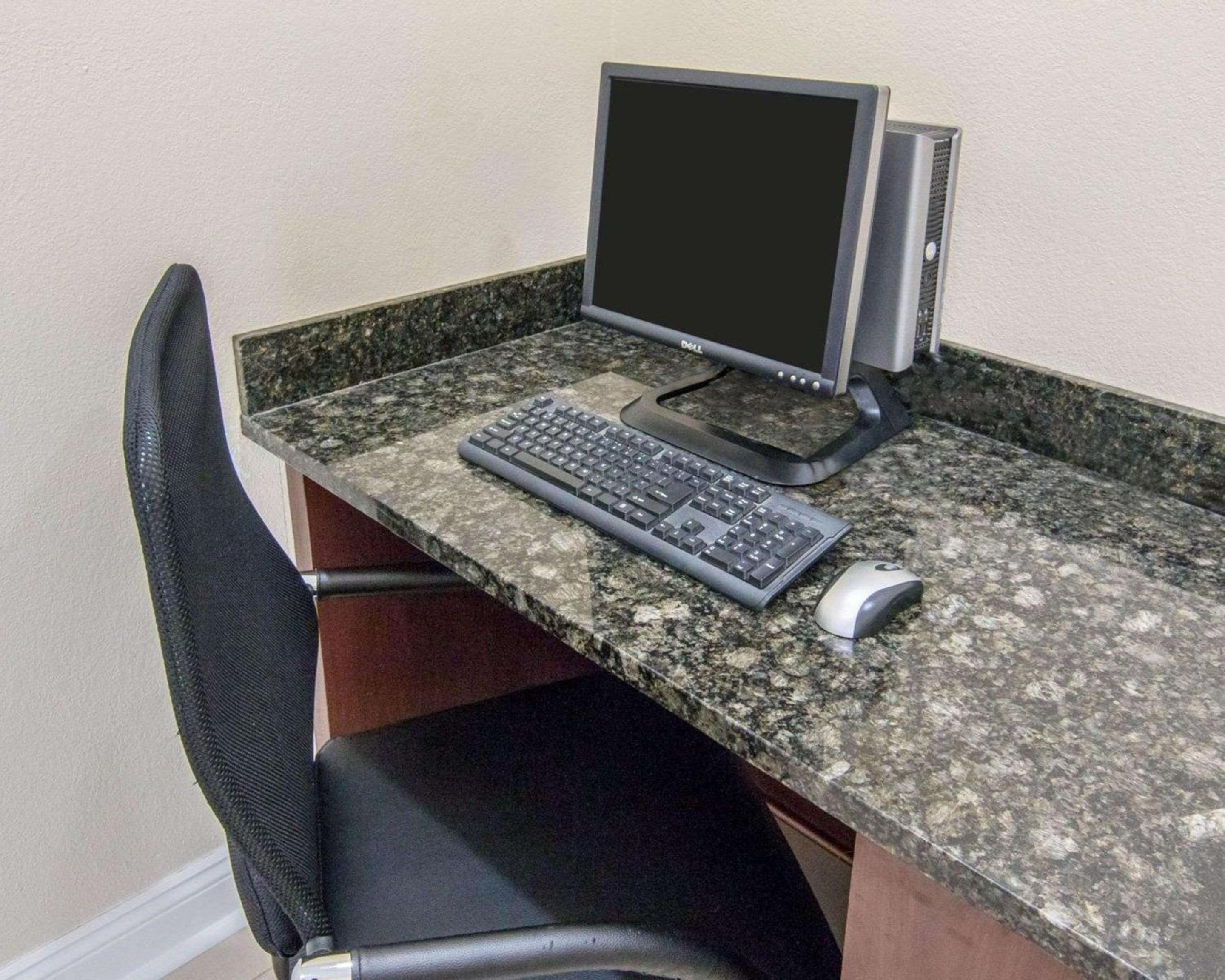 West Monroe Vacations - Quality Inn  Suites - Property Image 10