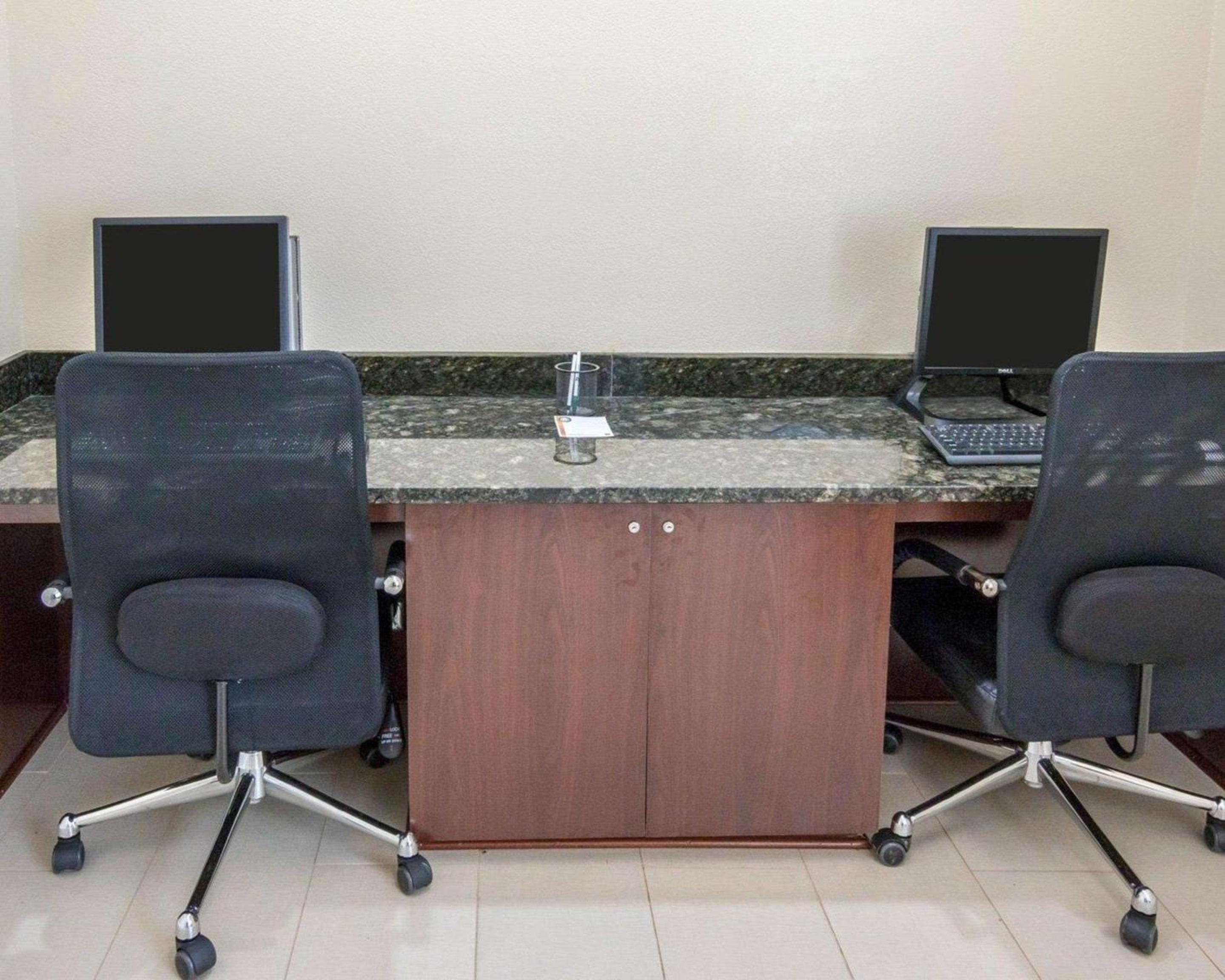 West Monroe Vacations - Quality Inn  Suites - Property Image 9