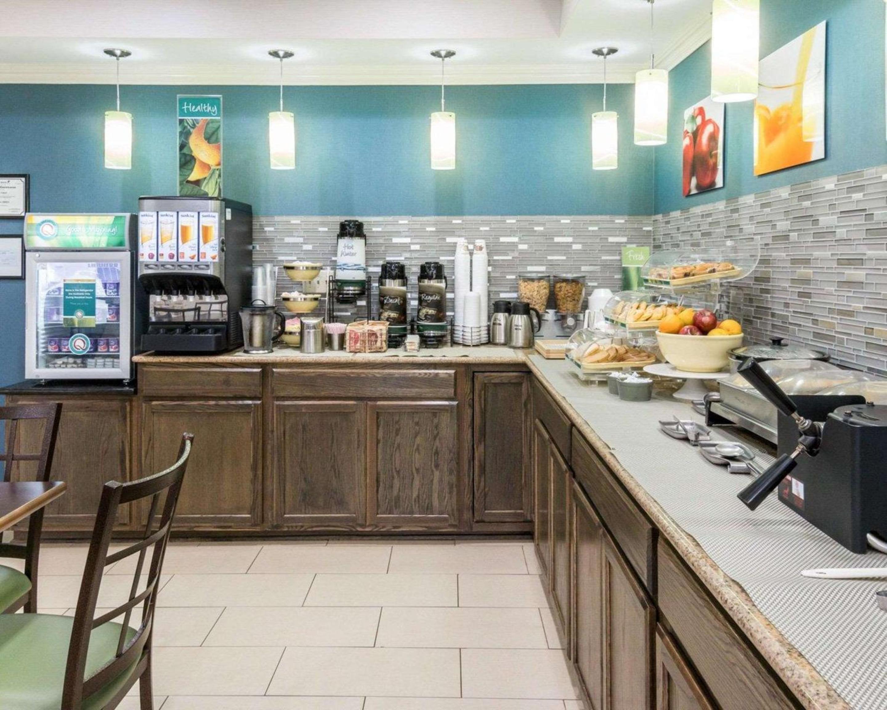 West Monroe Vacations - Quality Inn  Suites - Property Image 8