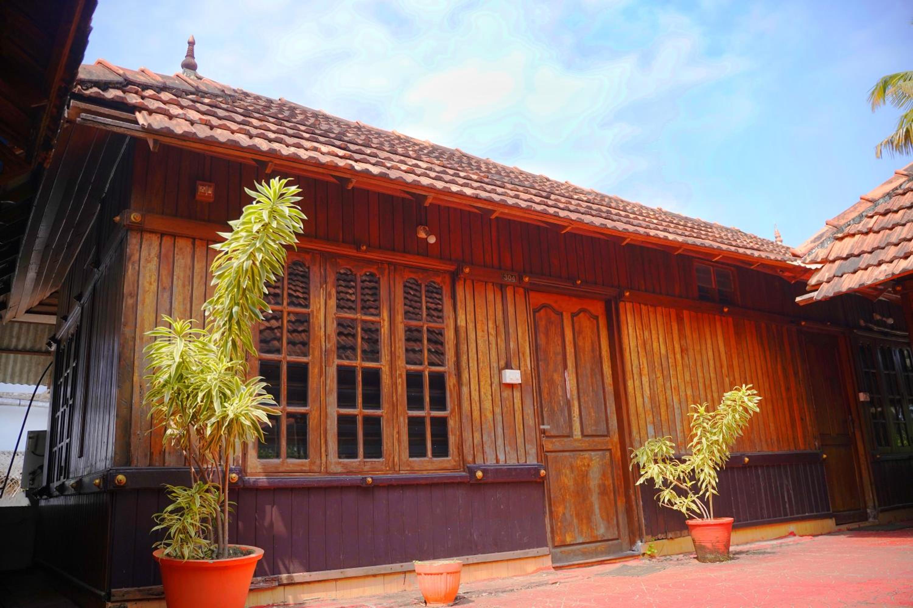 Moon Waves Beach Hotel Varkala view 5
