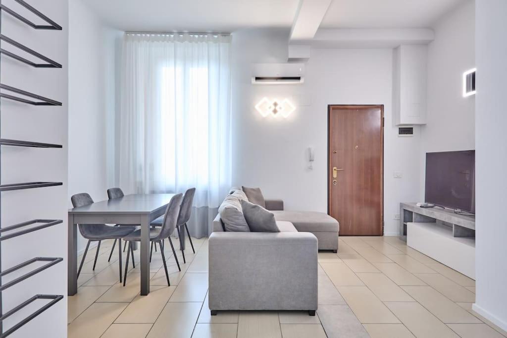 Lenny's Central Apartment