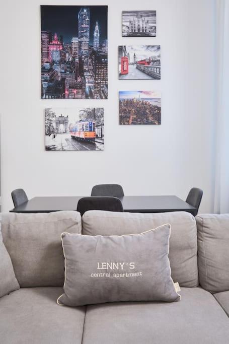 Lenny's Central Apartment