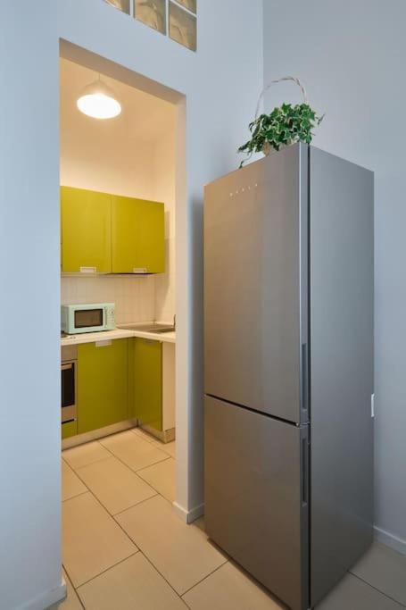 Lenny's Central Apartment