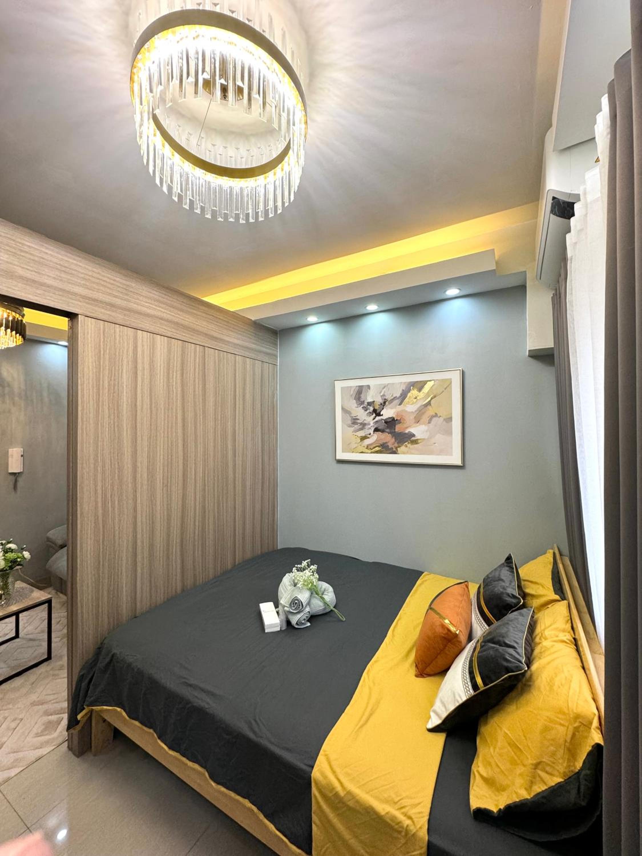 Gray Room Shore 2 Residences view 4