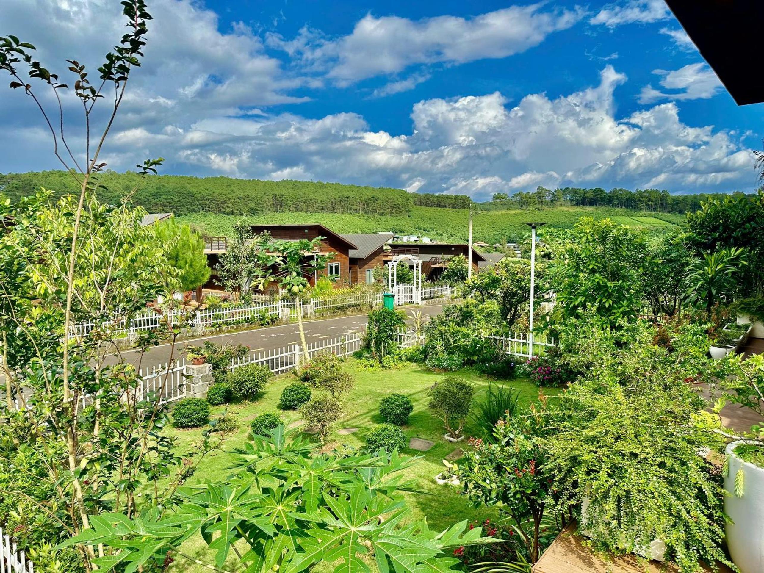 The Tropicana - Villa săn mây view 4
