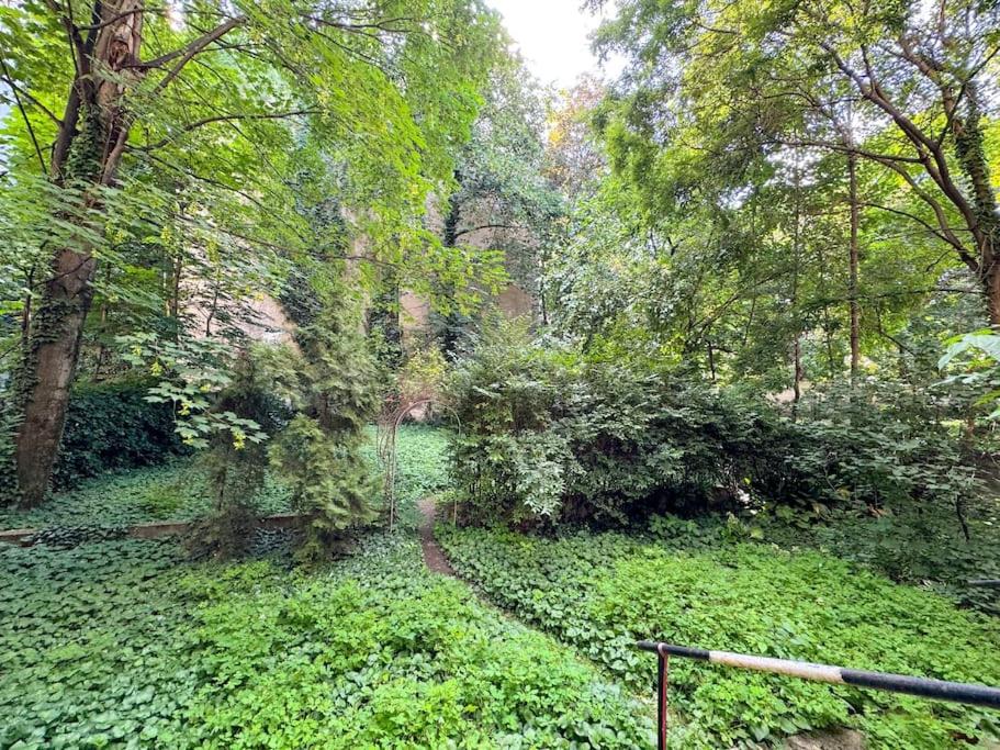 Elegant Garden Flat view 2