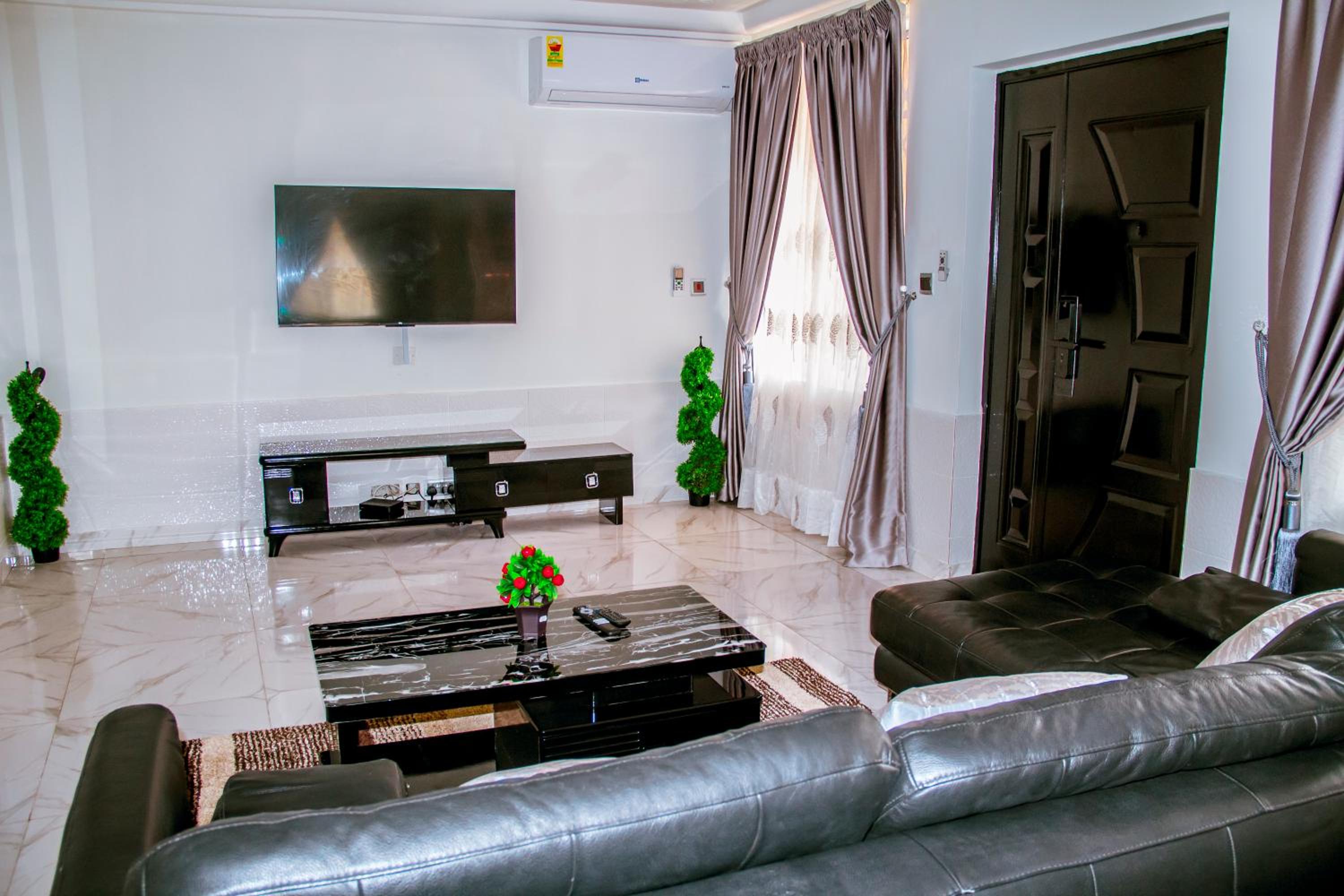 Vienama Residence 2 mins drive to Labadi Beach