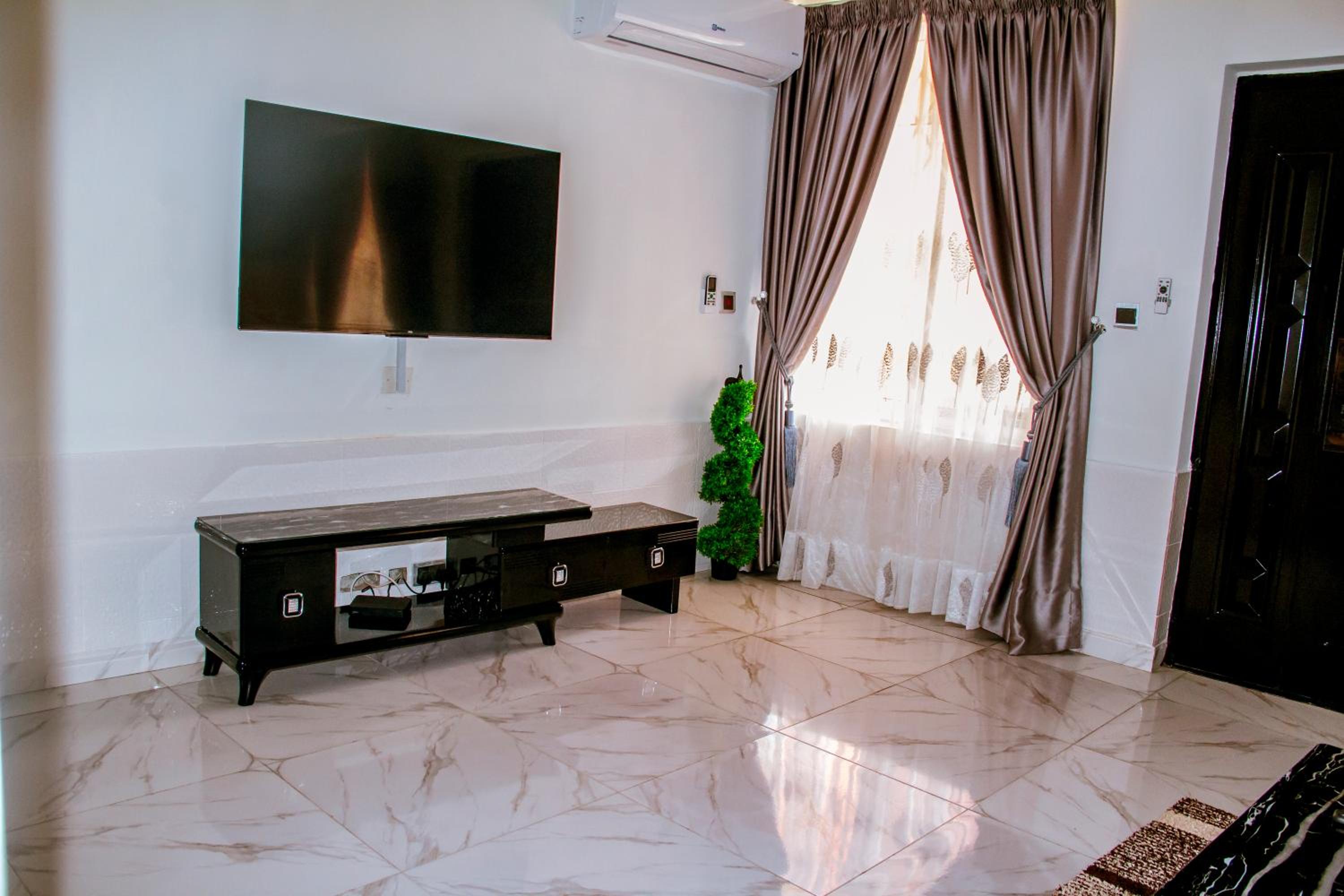 Vienama Residence 2 mins drive to Labadi Beach