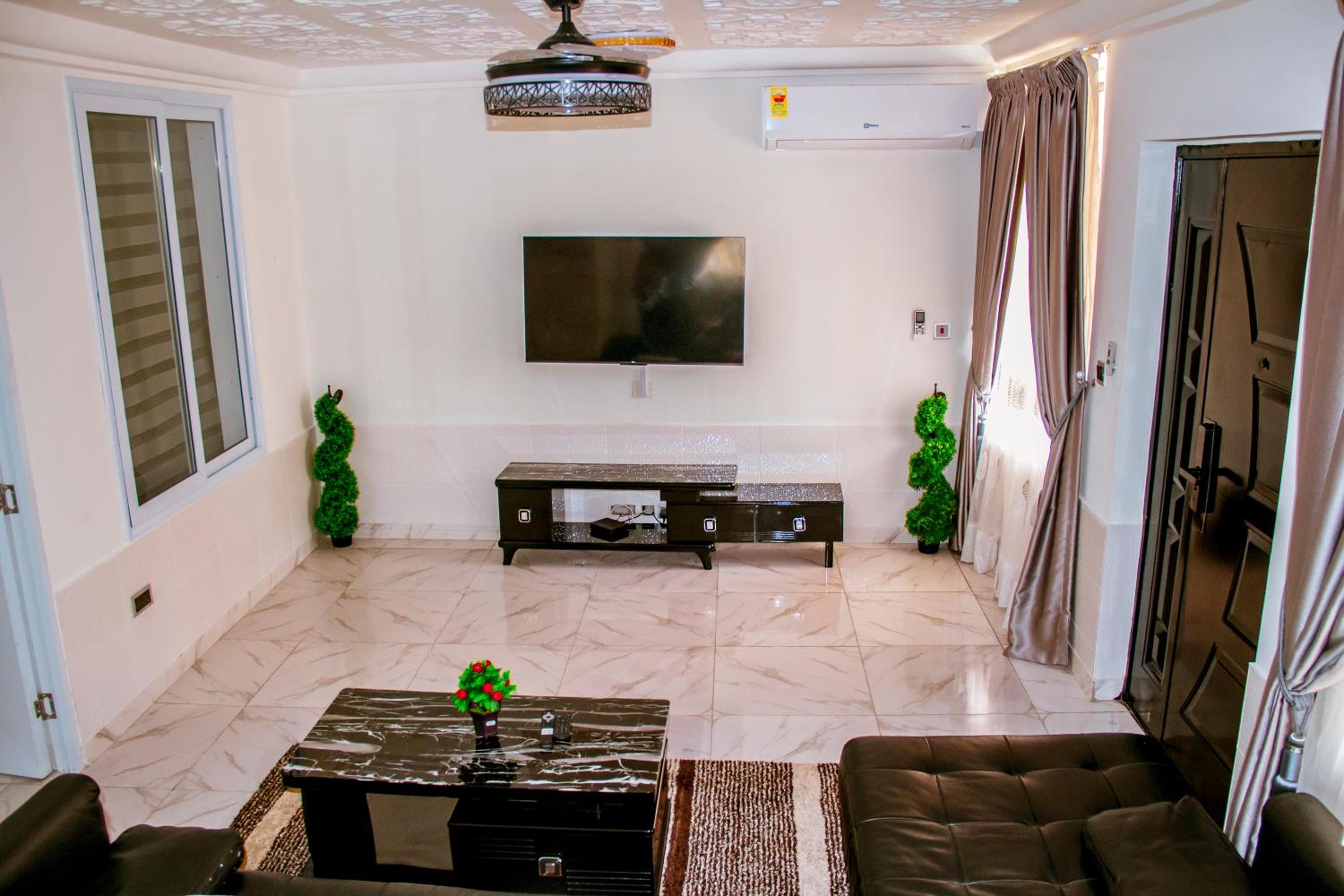 Vienama Residence 2 mins drive to Labadi Beach